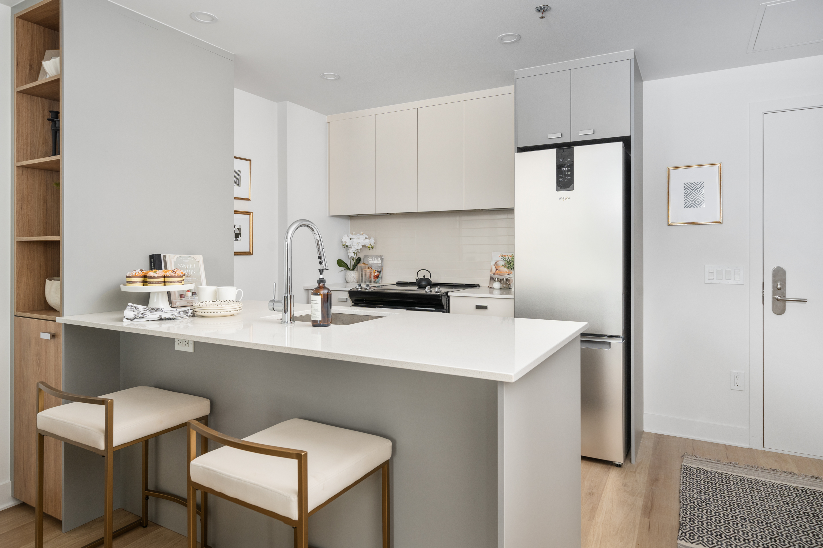 Luxury condo for rent in Old Montreal | 1041869808