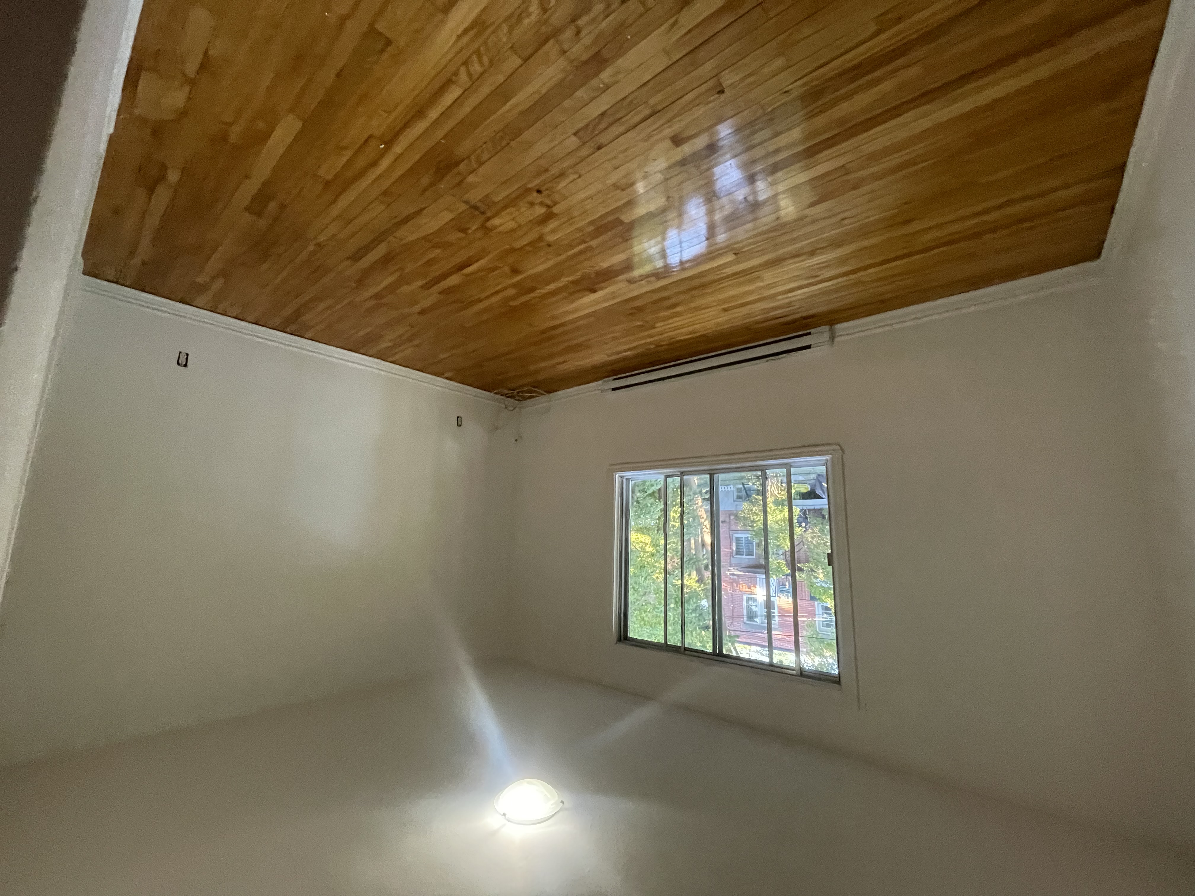5 1/2 Available for September 1st  (Private Parking) | 845556388