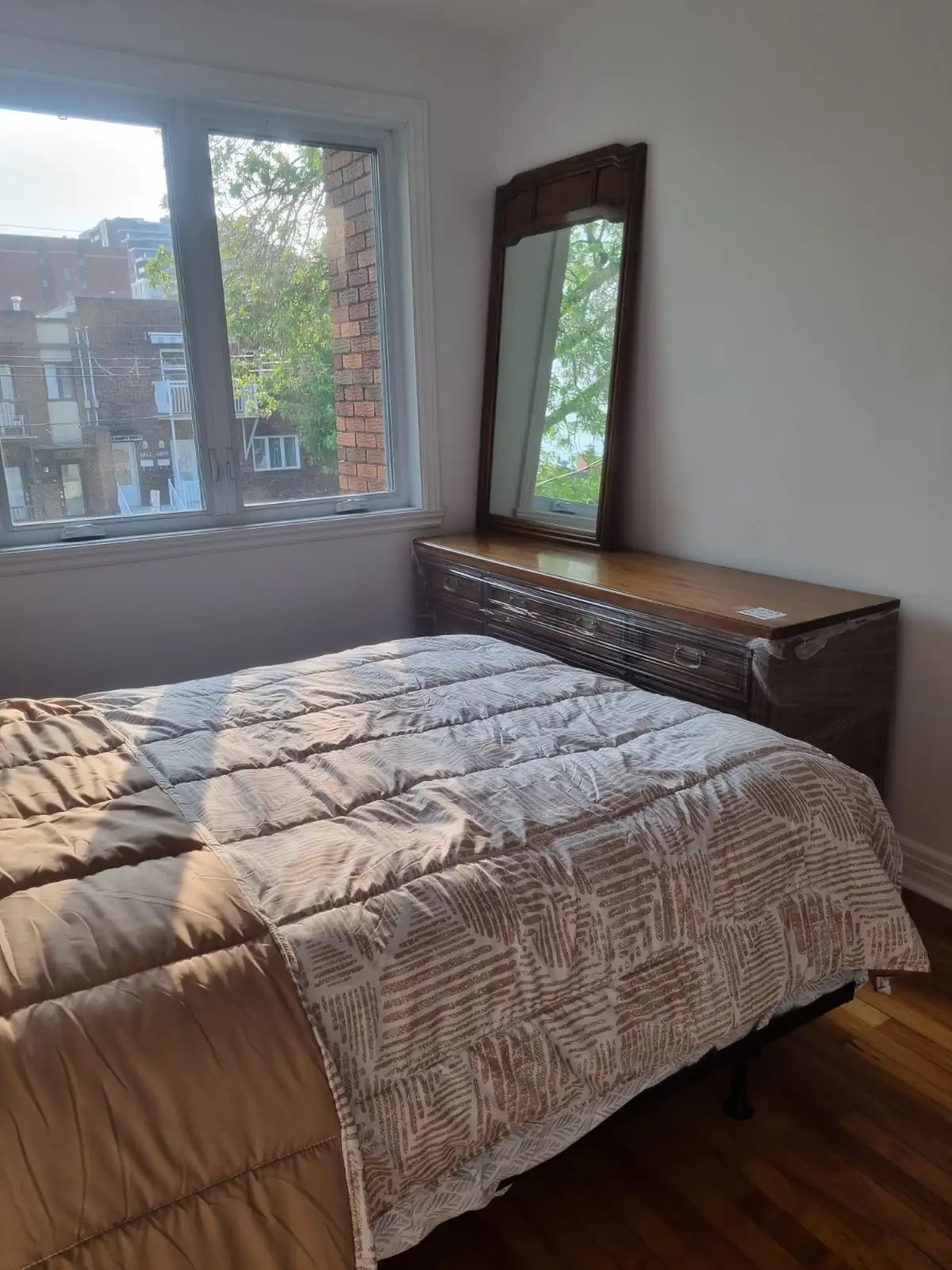 Chambre rénovée, meublée & tout inclus – Métro Monk $900 FEATURED | 486766441