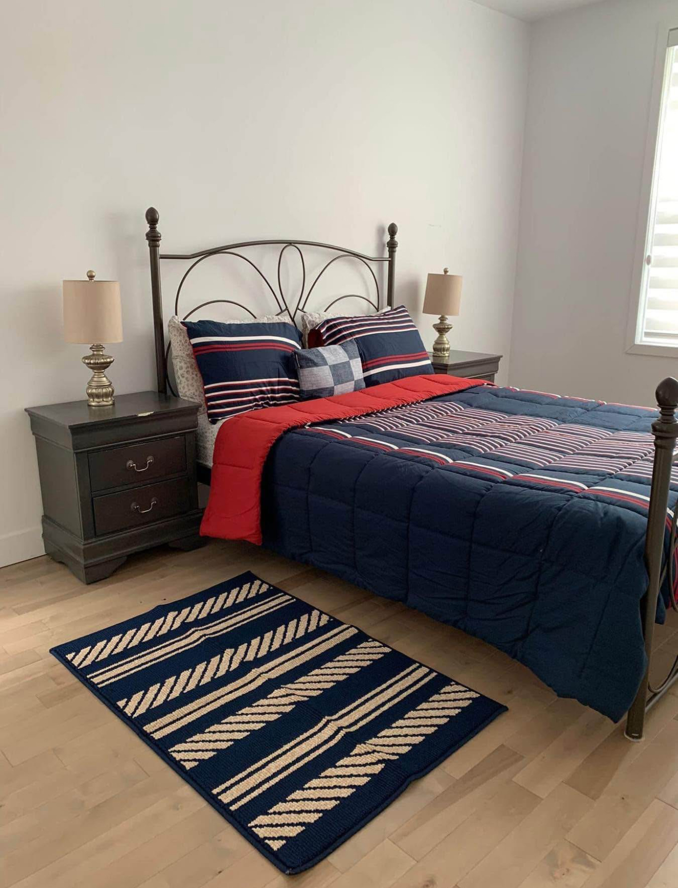 Un grand appartement disponible maintenant  | 1200821945
