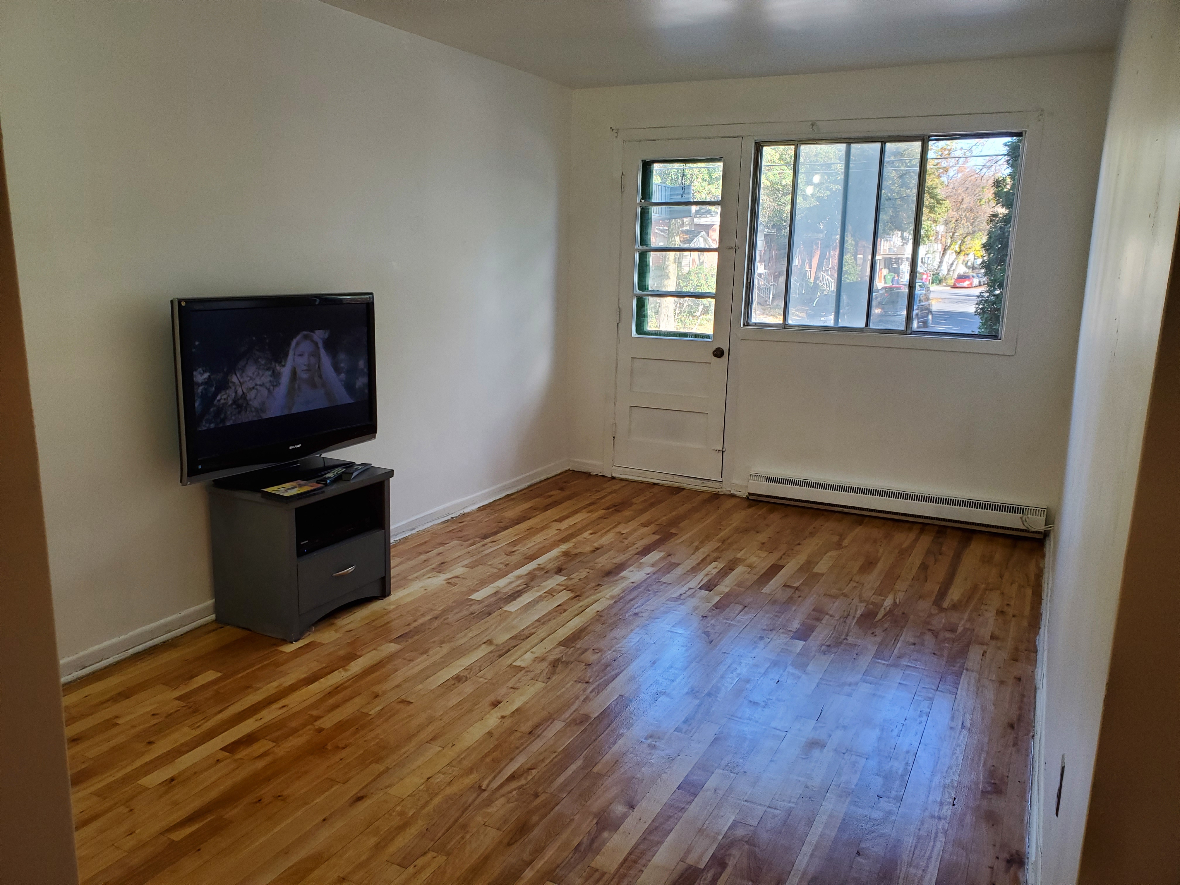 Beau 3 ½    1 chambre fermée à proximité métro Cadillac libre immédiatement | 2120134309