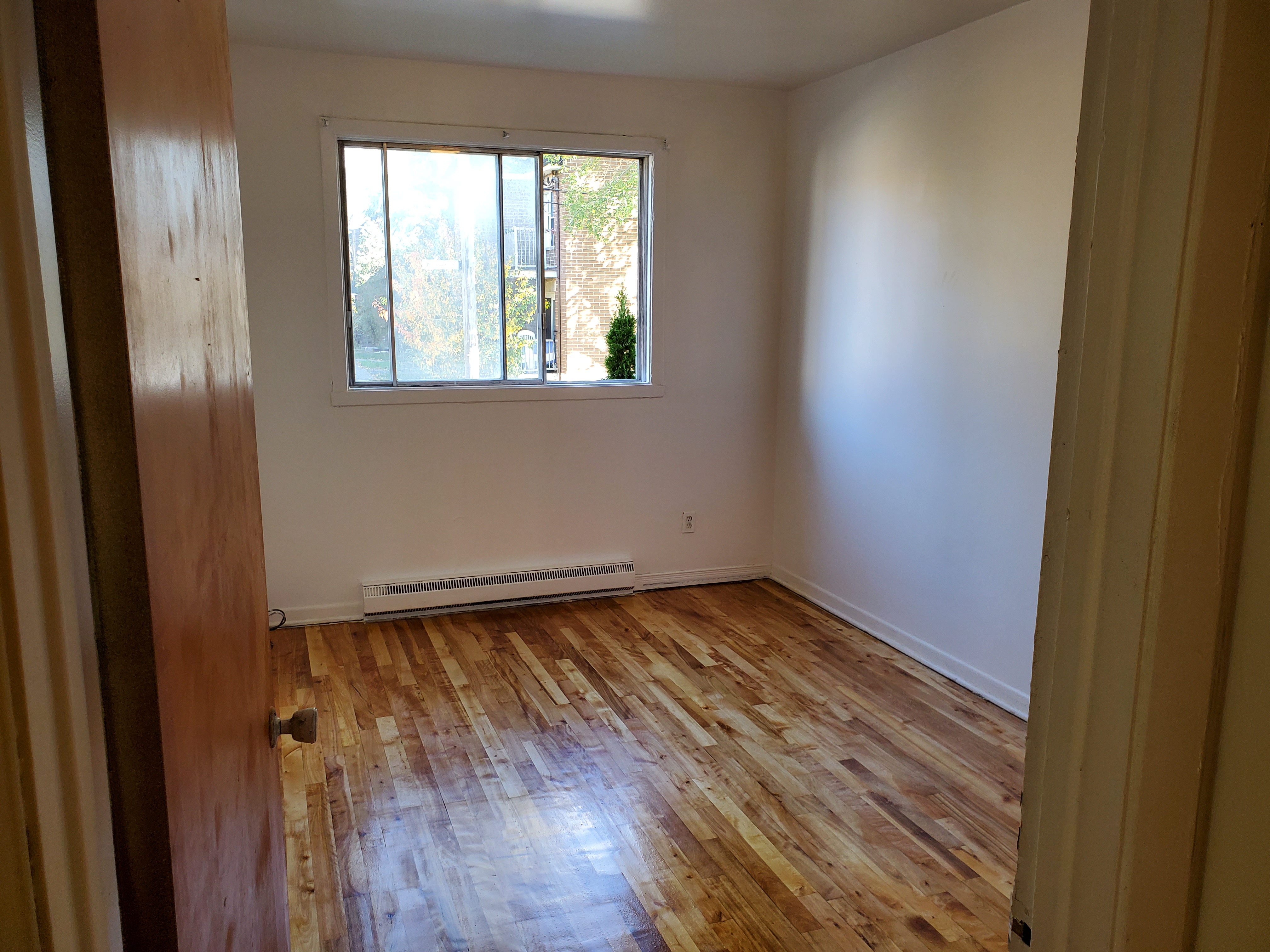 Beau 3 ½    1 chambre fermée à proximité métro Cadillac libre immédiatement | 2120134309