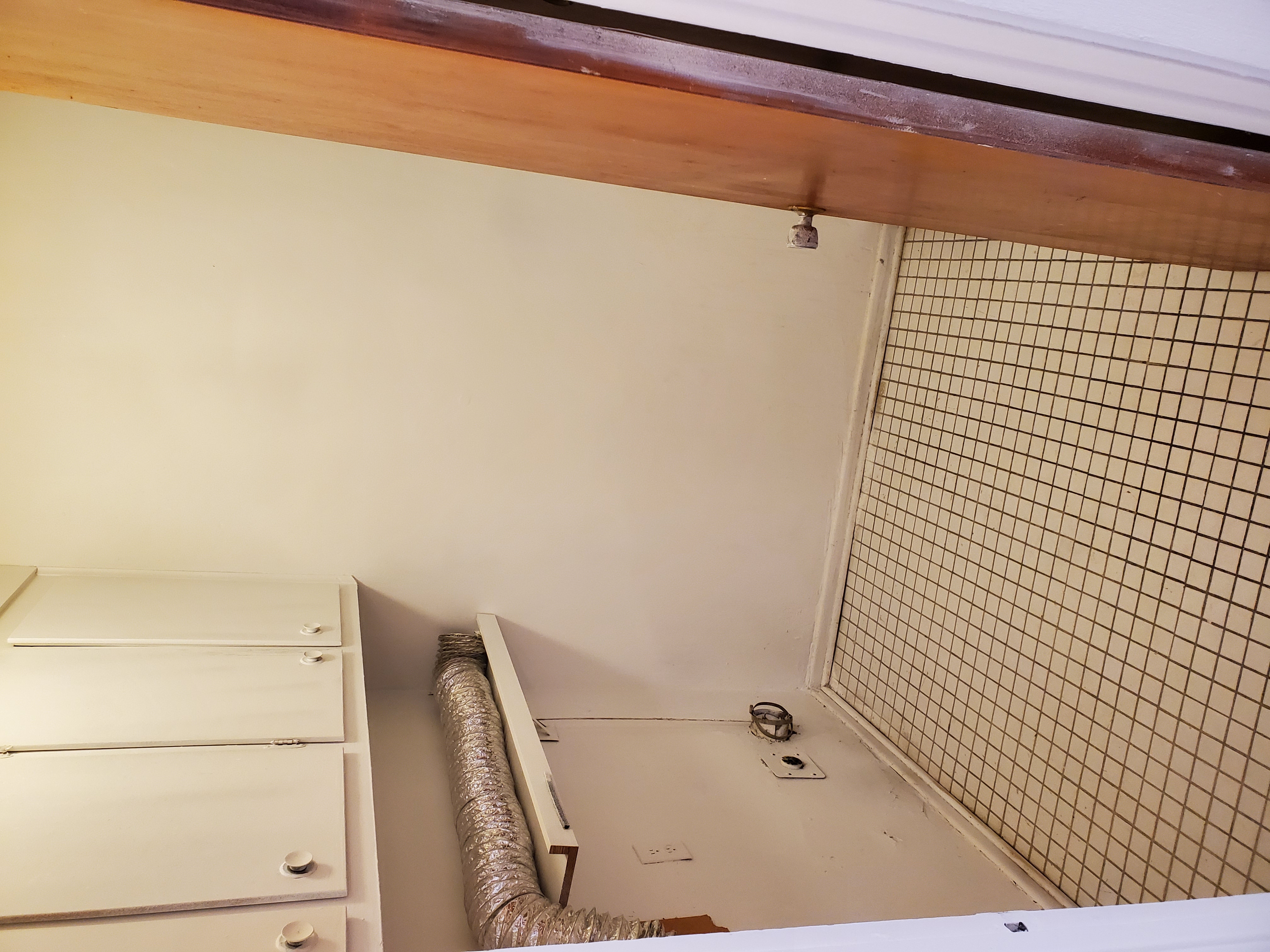 Beau 3 ½    1 chambre fermée à proximité métro Cadillac libre immédiatement | 2120134309