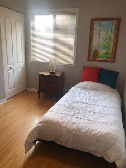 Chambre semi meublée en colocation à Hull | 443253909