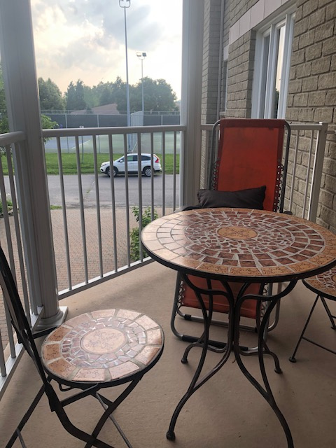 Chambre semi meublée en colocation à Hull | 443253909
