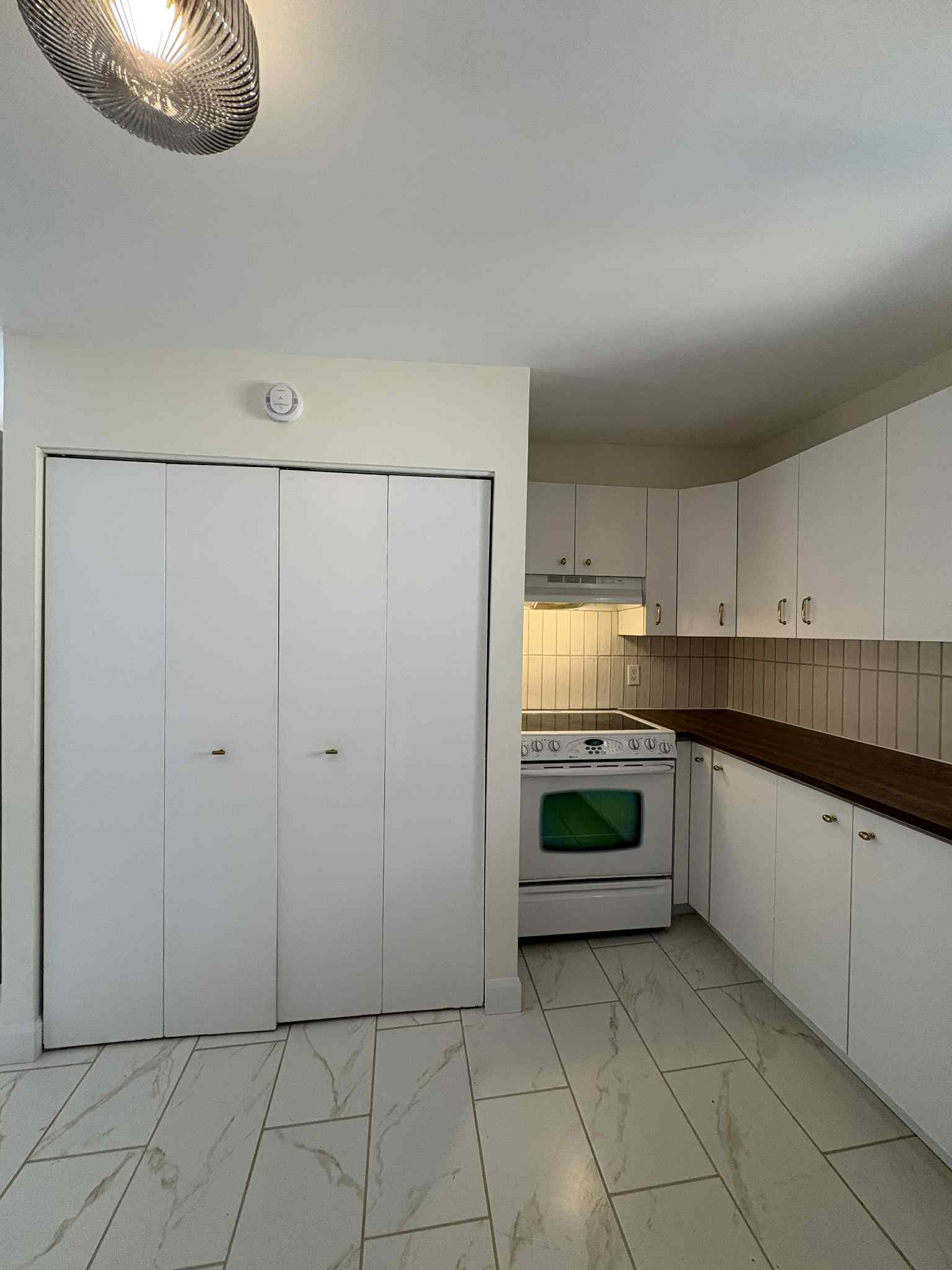 4 1/2 semi-meublé rénové avec cachet  | 158024246