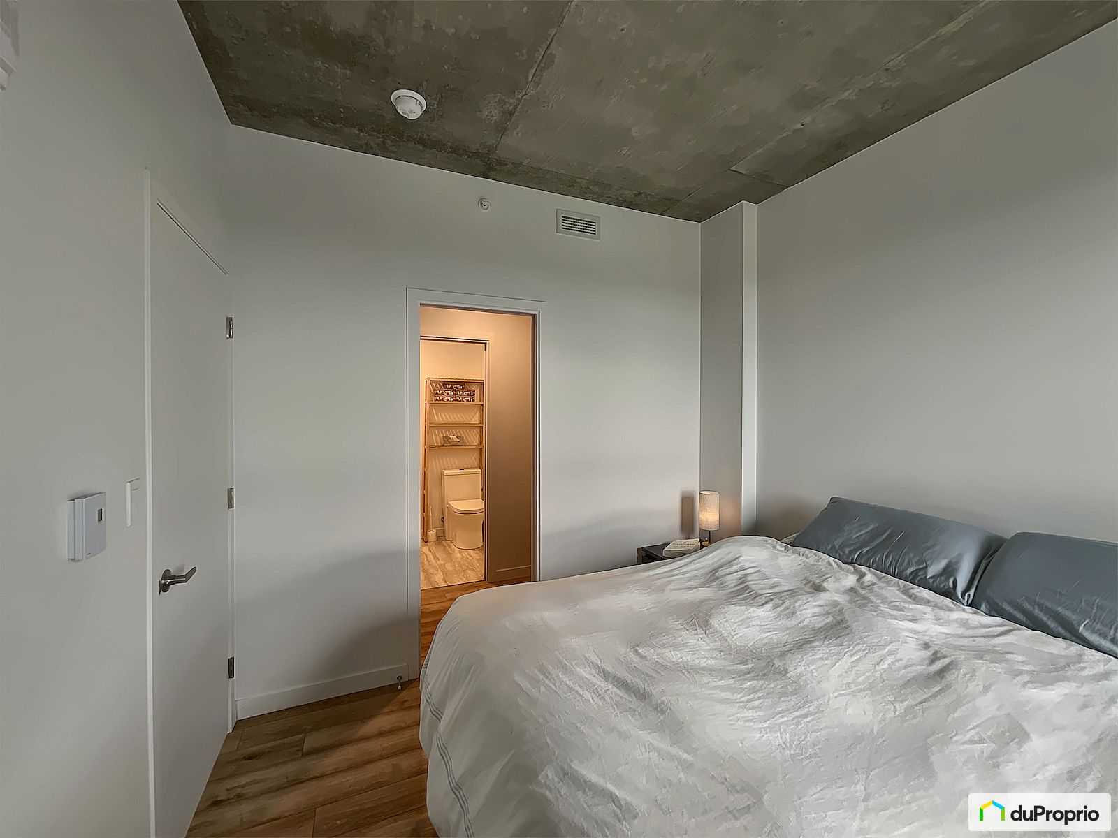 SUPERB OPPORTUNITY - REDUCED RENT FOR MOVING ABROAD! $2,400 per month ALL INCLUSIVE! VALUE OF $2,840-Ideal for 2 students | 1846465339