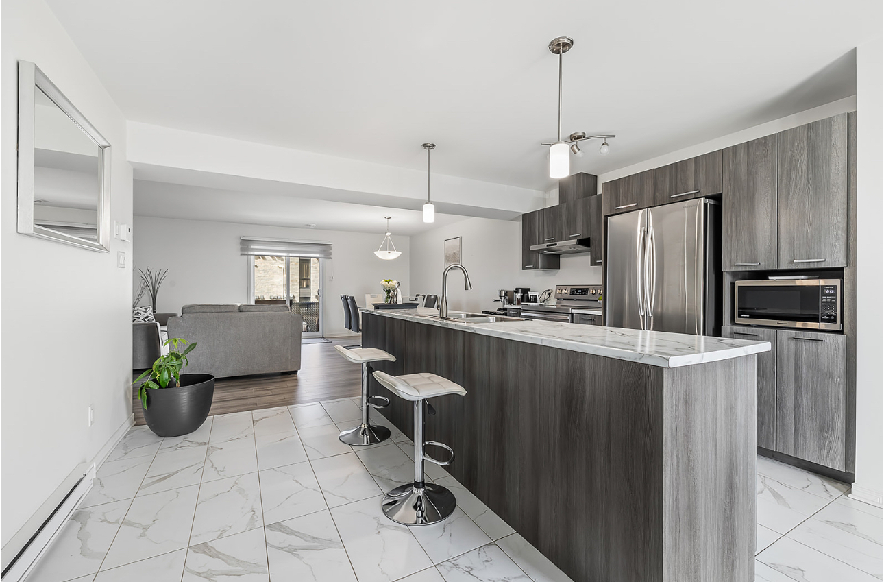 4 Beds 2.5 Baths - Townhouse | 1115845370