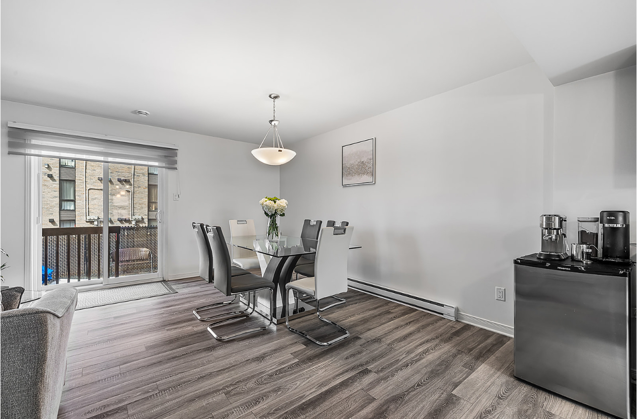 4 Beds 2.5 Baths - Townhouse | 1115845370