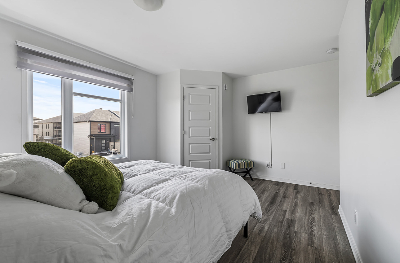 4 Beds 2.5 Baths - Townhouse | 1115845370