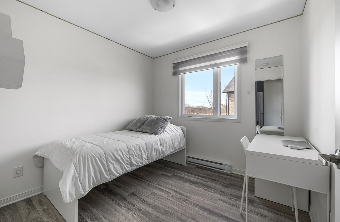 4 Beds 2.5 Baths - Townhouse | 1115845370