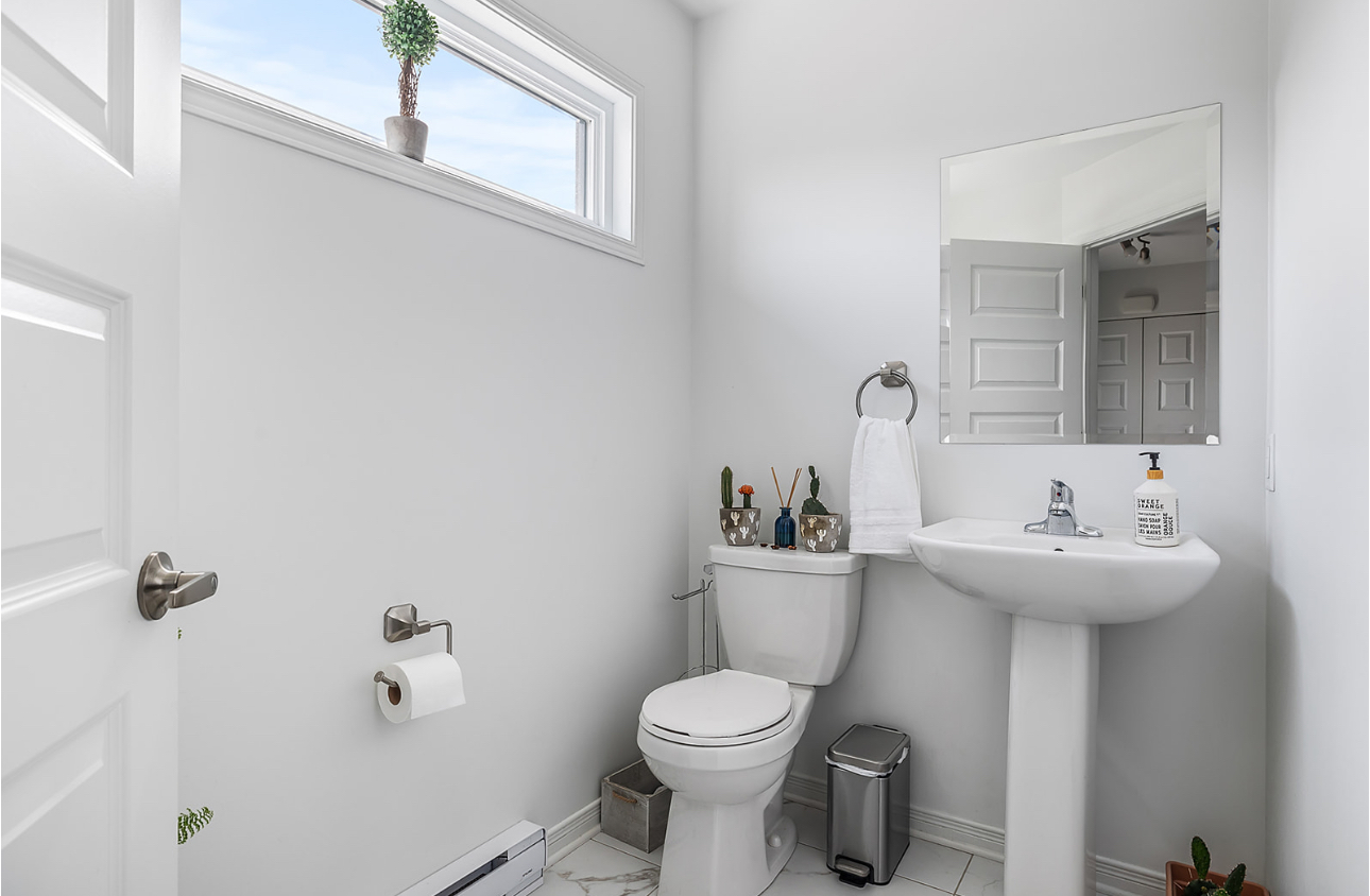 4 Beds 2.5 Baths - Townhouse | 1115845370