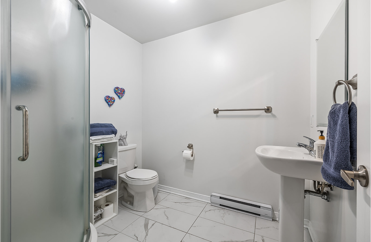 4 Beds 2.5 Baths - Townhouse | 1115845370