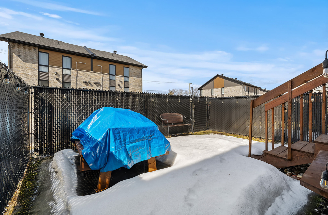 4 Beds 2.5 Baths - Townhouse | 1115845370