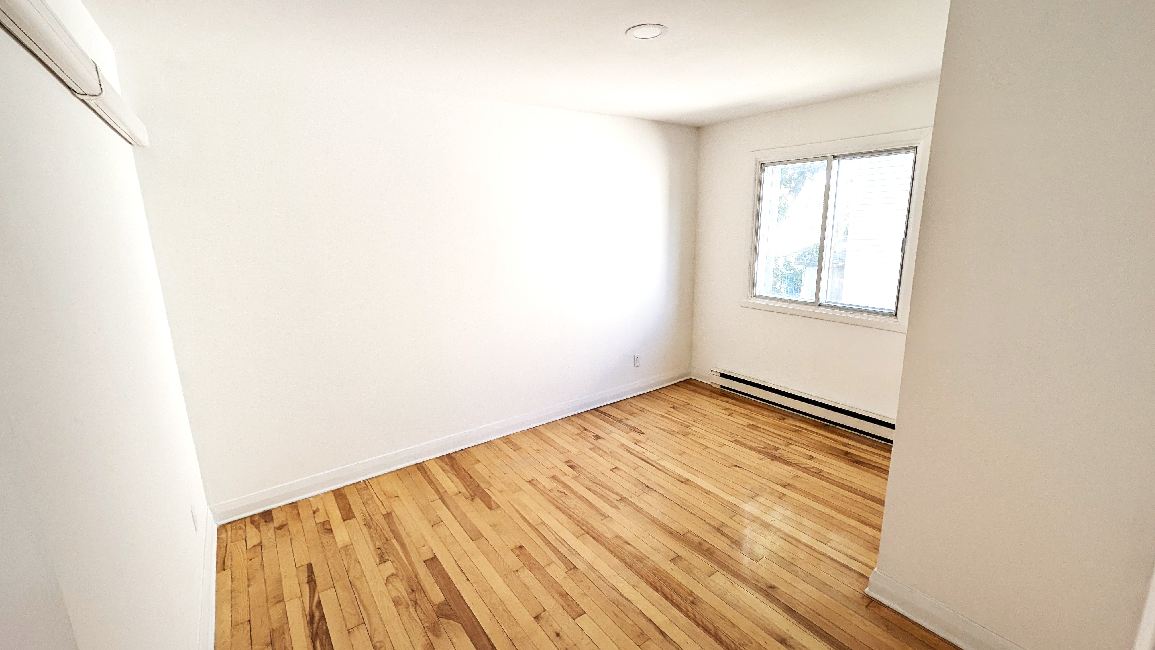 4 ½ disponible dès maintenant  | 1536793741