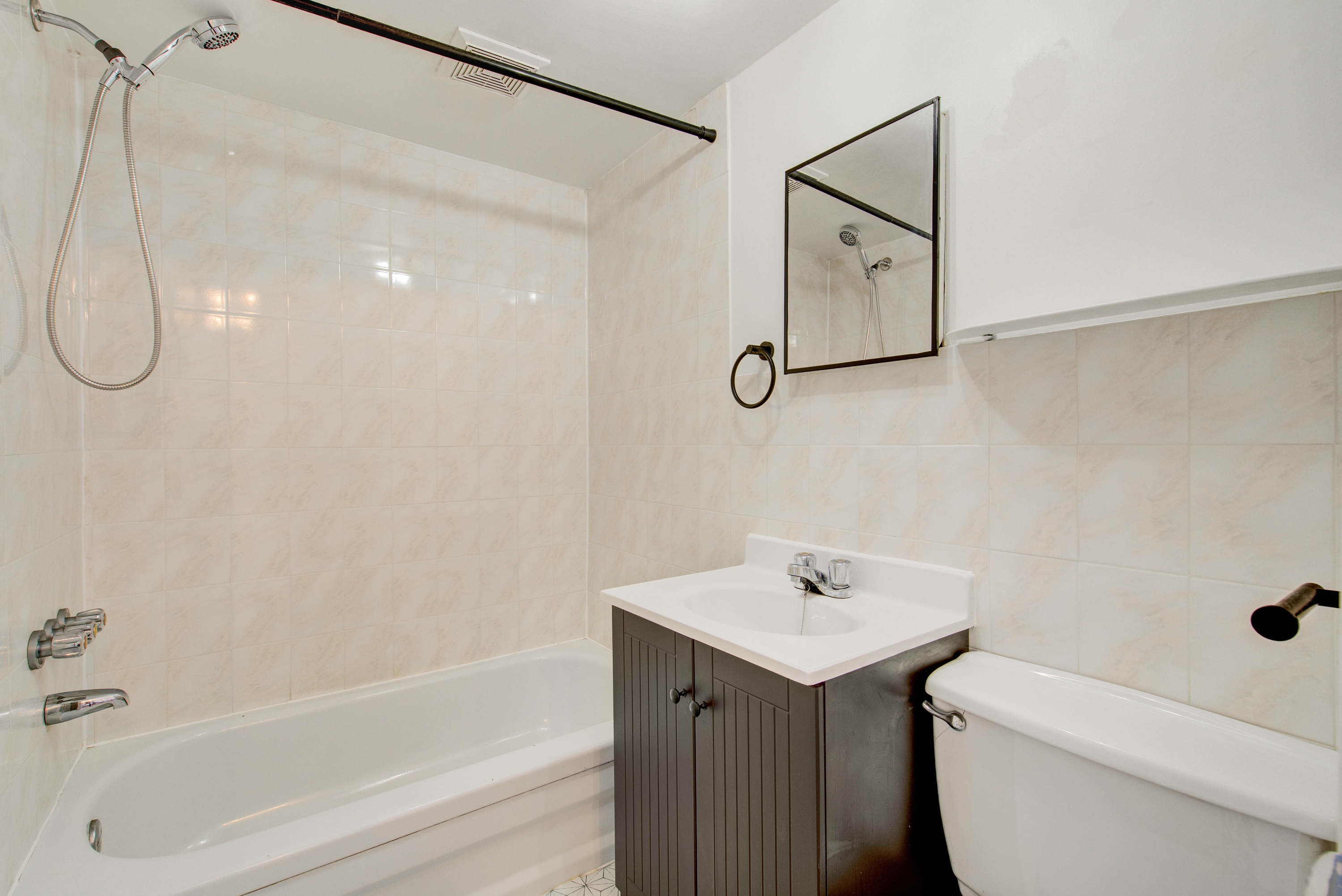 Beautiful 3 1/2 - Rosemont - Parc Molson | 518885663