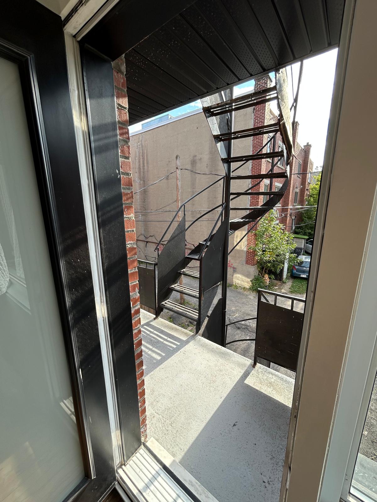 Studio meublé 1250$ - 1er octobre 2025 | 1188254638