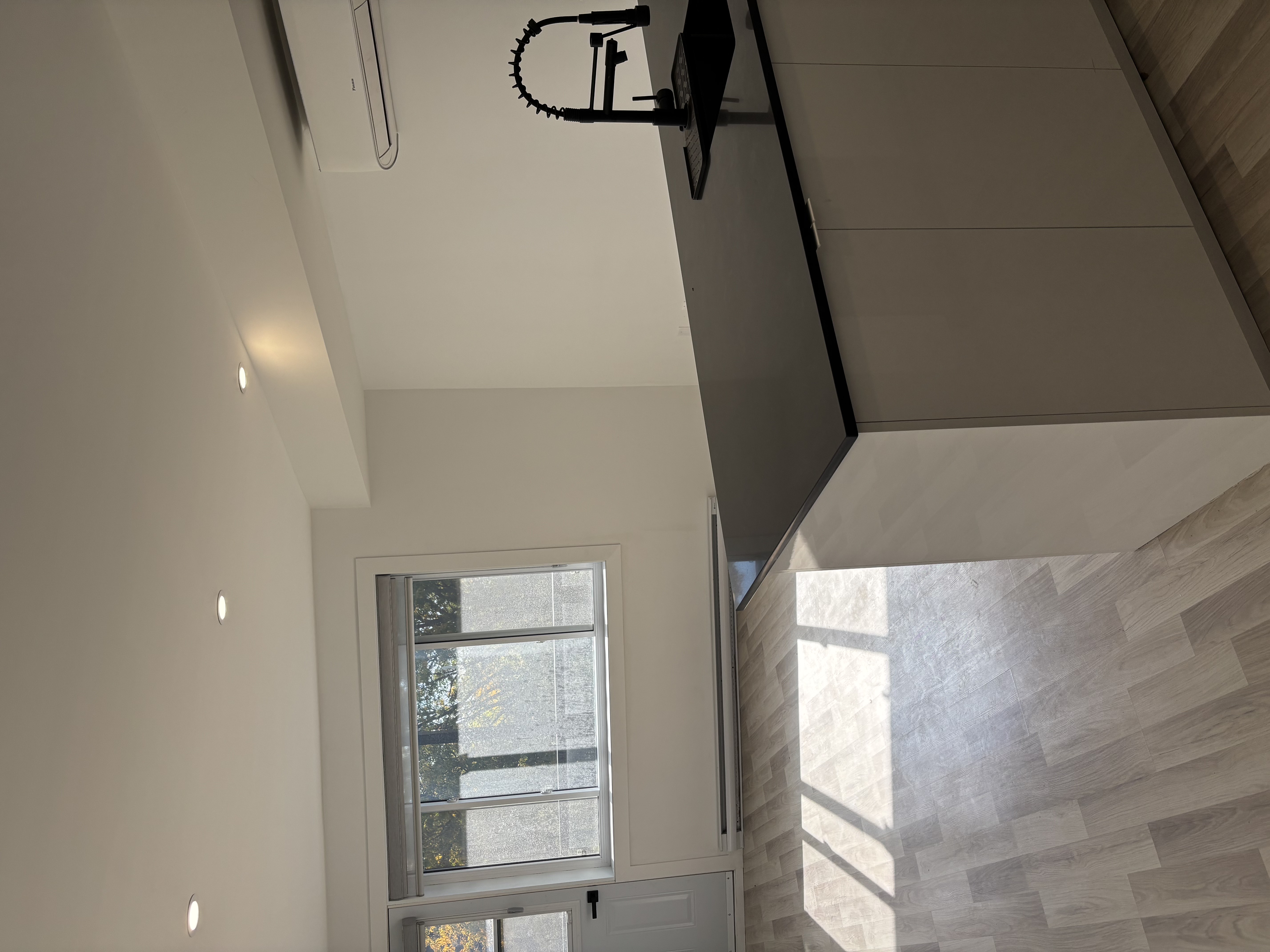 Studio rénové à louer – NDG / Métro Vendôme | 647938778