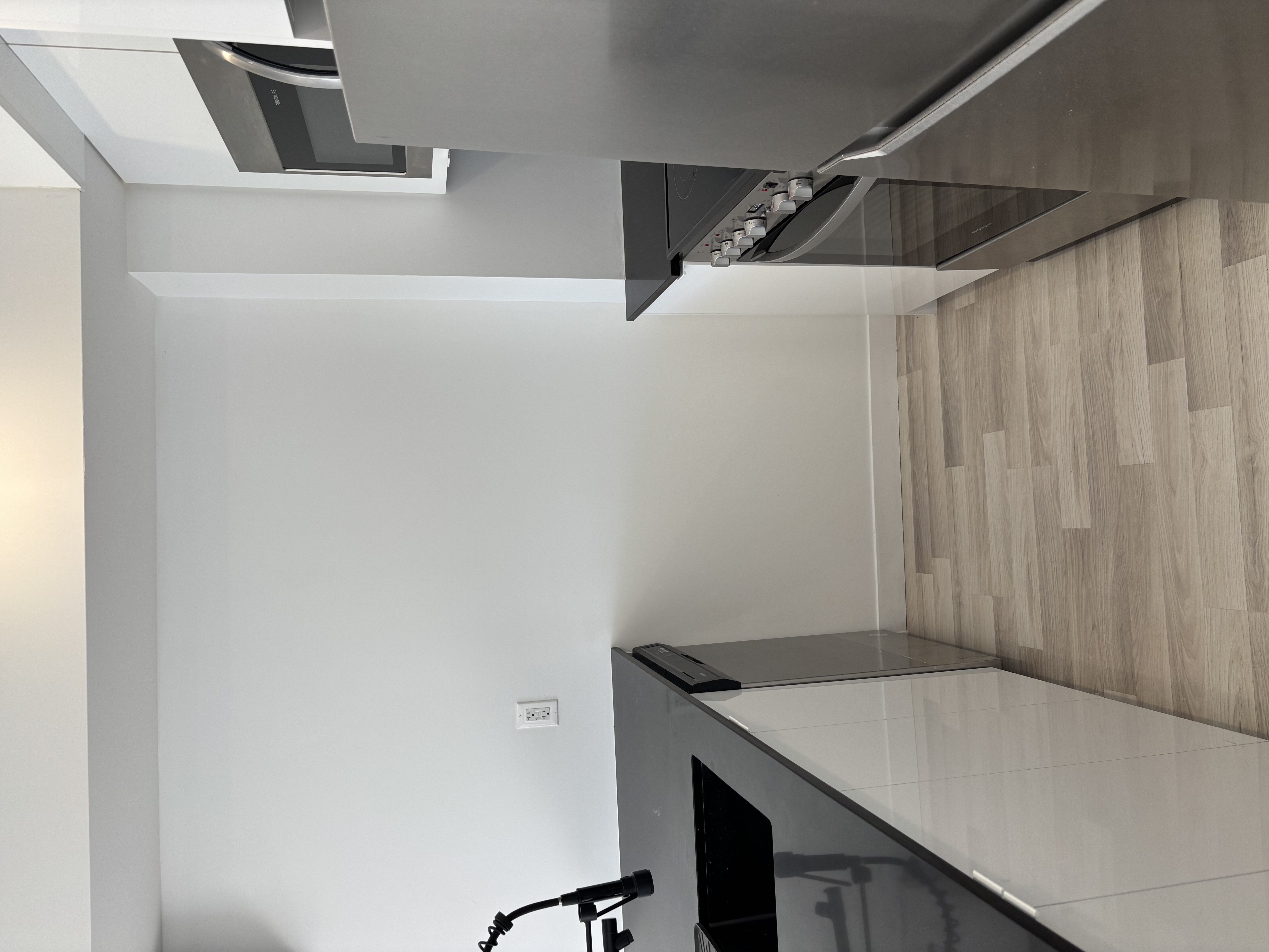 Studio rénové à louer – NDG / Métro Vendôme | 647938778