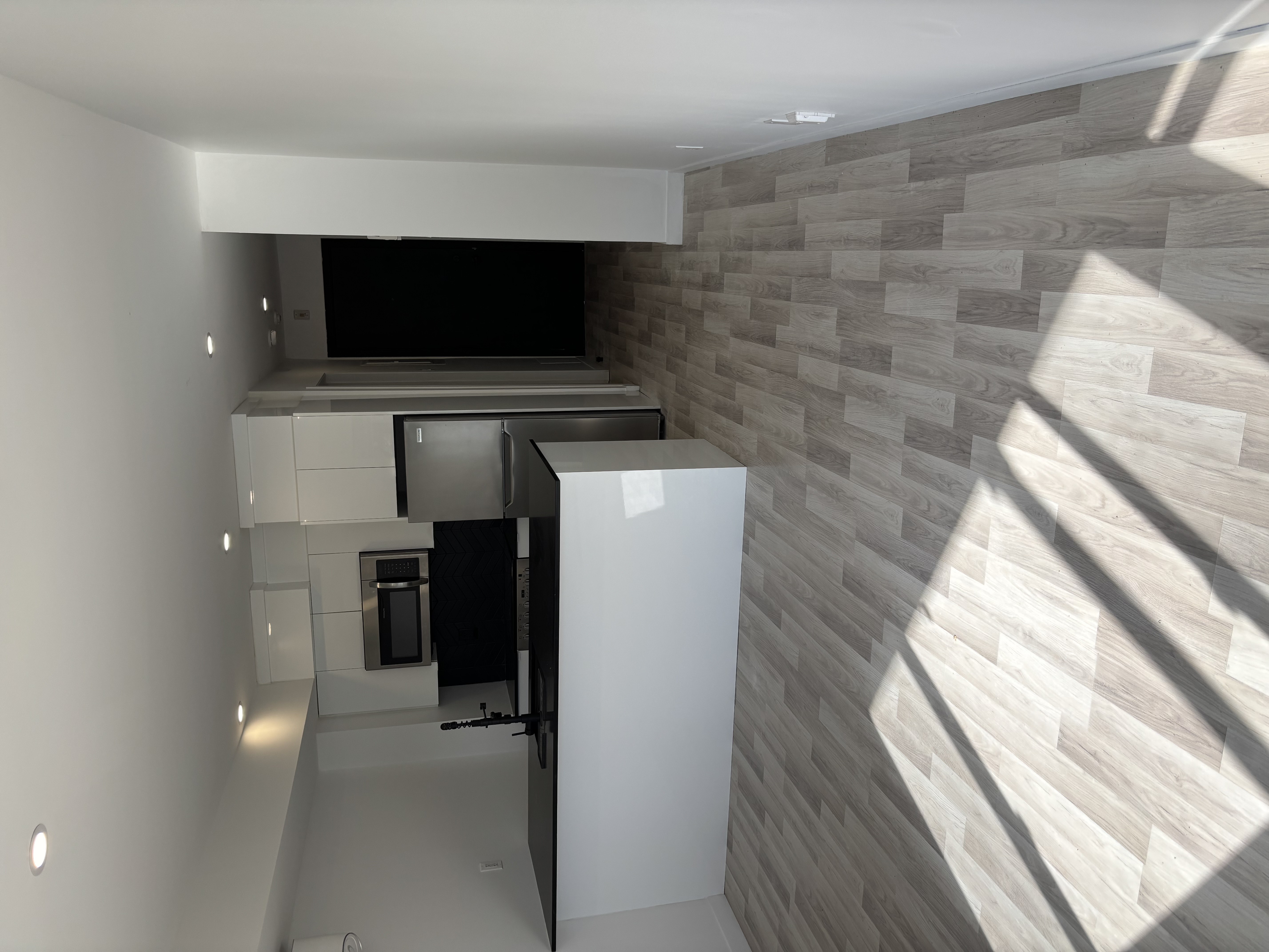 Studio rénové à louer – NDG / Métro Vendôme | 647938778