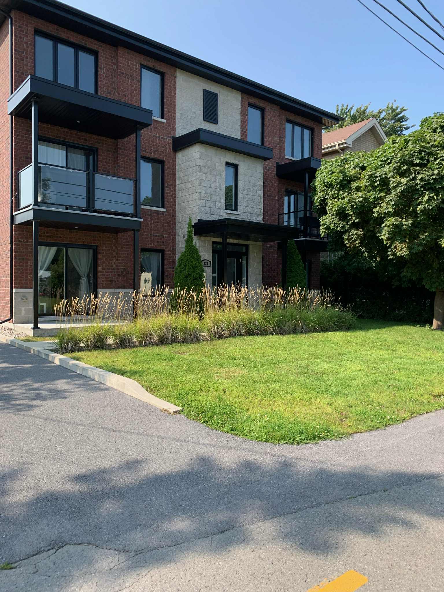 Magnifique condo a louer style maison de ville  | 853698356