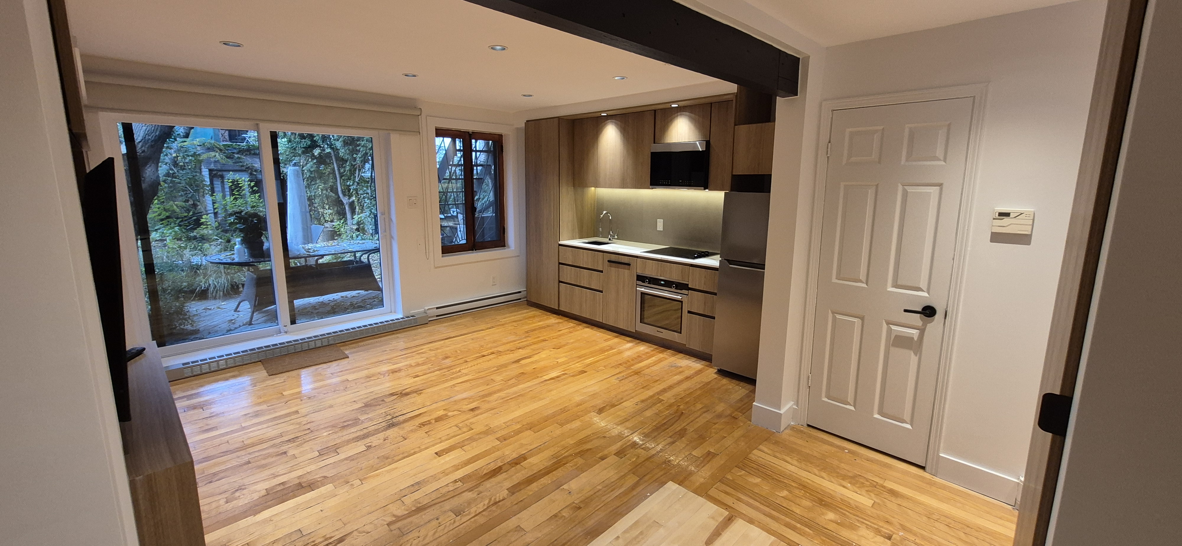 Designer Ground Floor Studio Downtown | Private Deck & Garden Access! | 1321330504