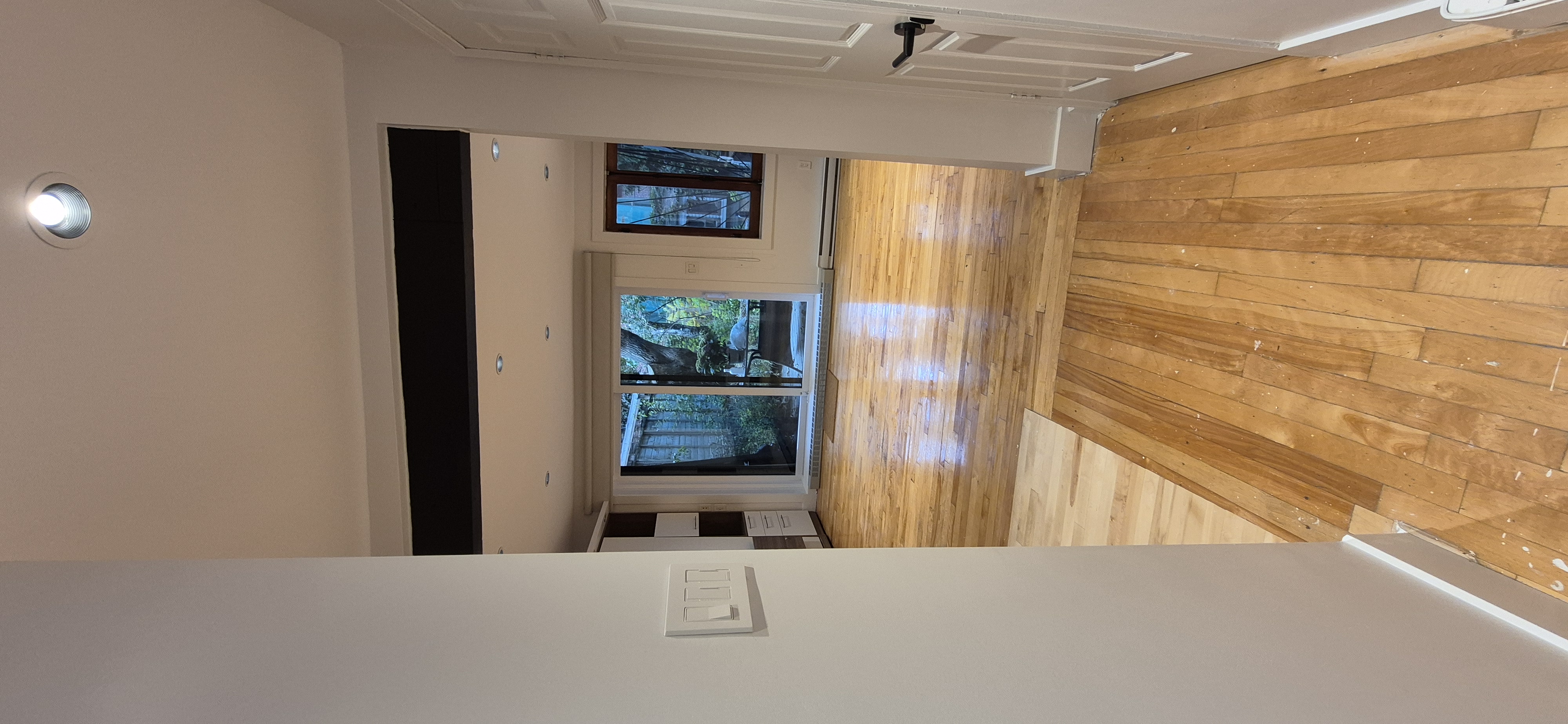 Designer Ground Floor Studio Downtown | Private Deck & Garden Access! | 1321330504