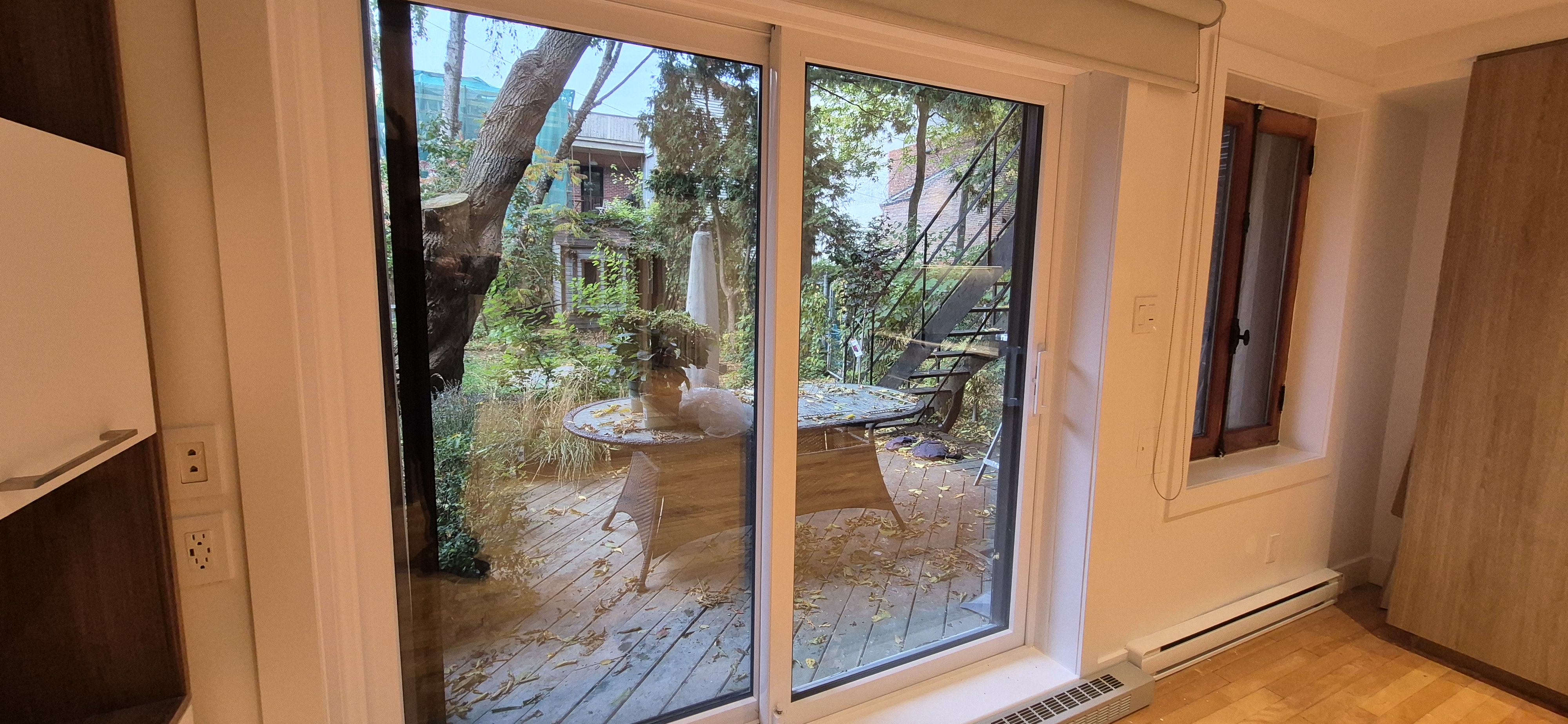 Designer Ground Floor Studio Downtown | Private Deck & Garden Access! | 1321330504