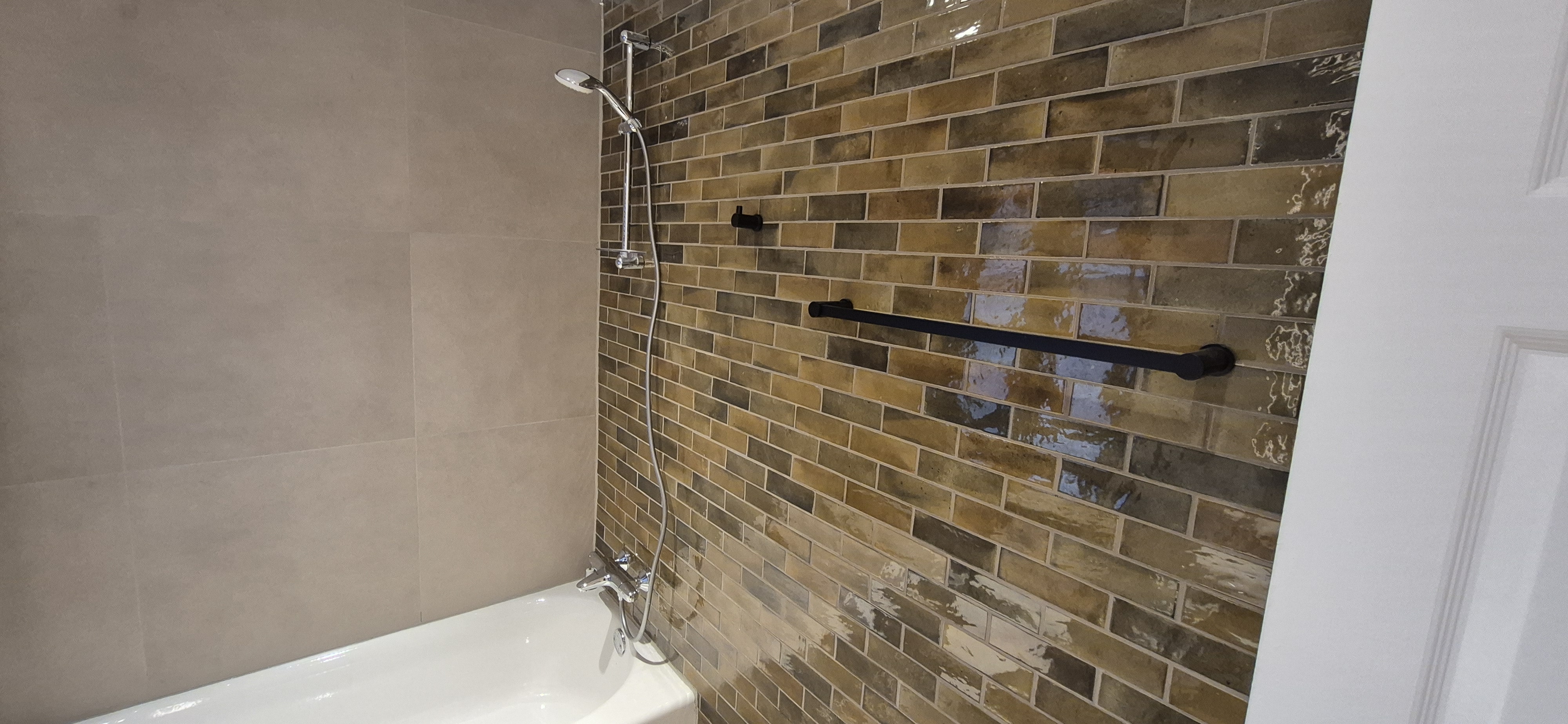 Designer Ground Floor Studio Downtown | Private Deck & Garden Access! | 1321330504