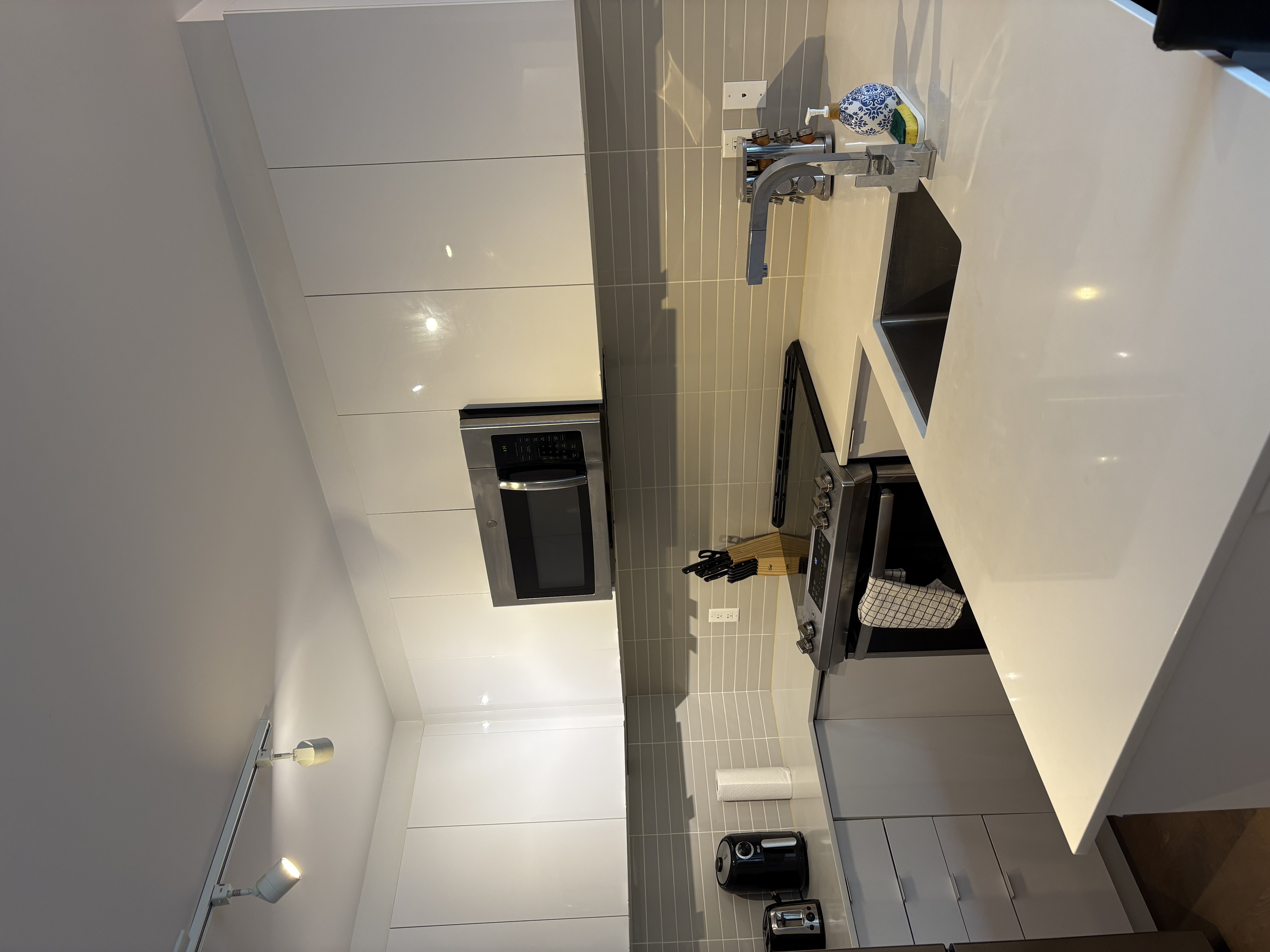 Cession de bail – 3 ½ entièrement meublé au Centre-Ville (Ville-Marie) | 1749532241