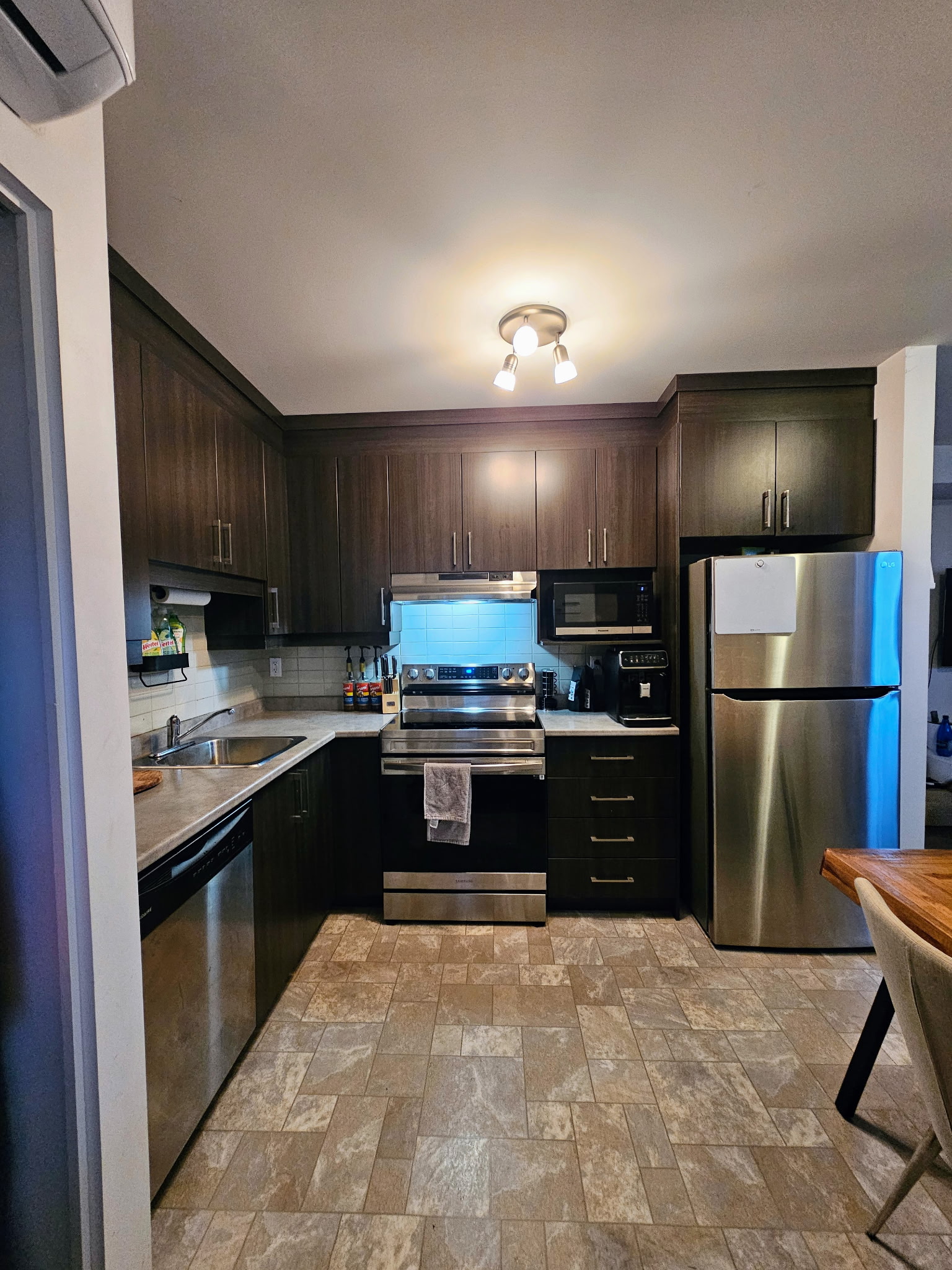 Apartment 3 1/2 | 1952905769