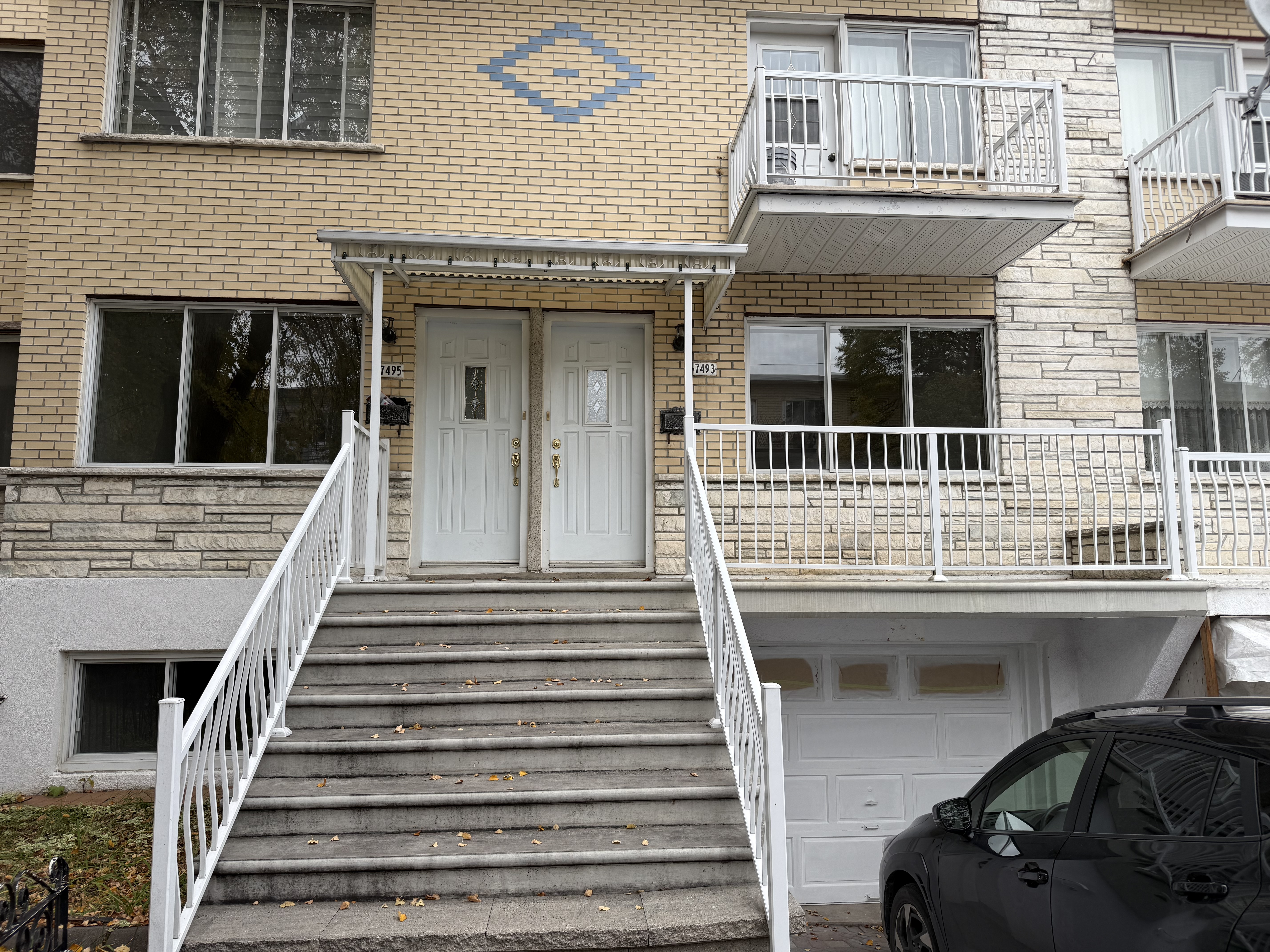 À louer – Spacieux 5½ rénové sur 2 étages avec garage et cour arrière***For Rent – Spacious Renovated 5½ on 2 Floors with Garage and Backyard | 1206233705