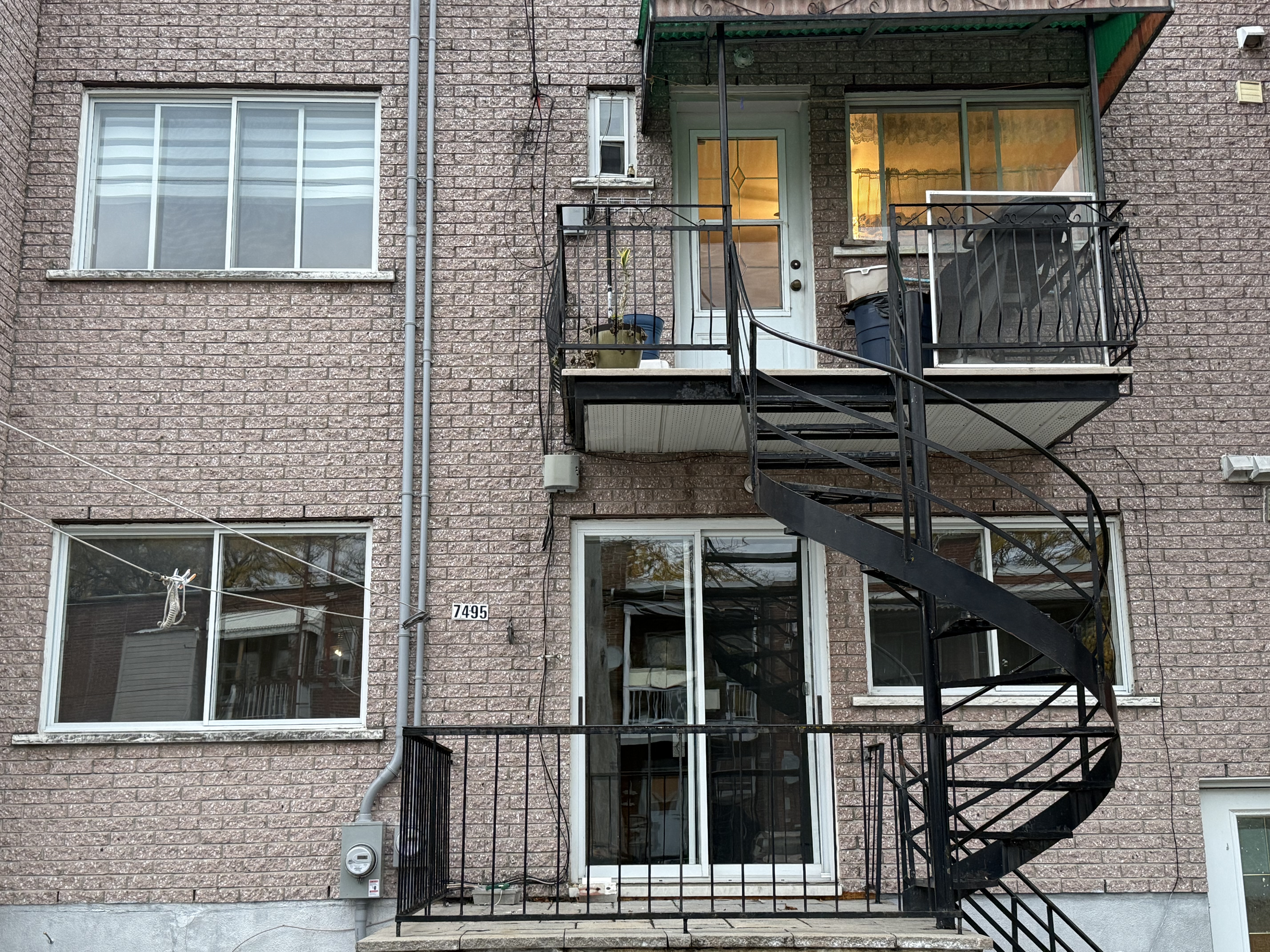 À louer – Spacieux 5½ rénové sur 2 étages avec garage et cour arrière***For Rent – Spacious Renovated 5½ on 2 Floors with Garage and Backyard | 1206233705