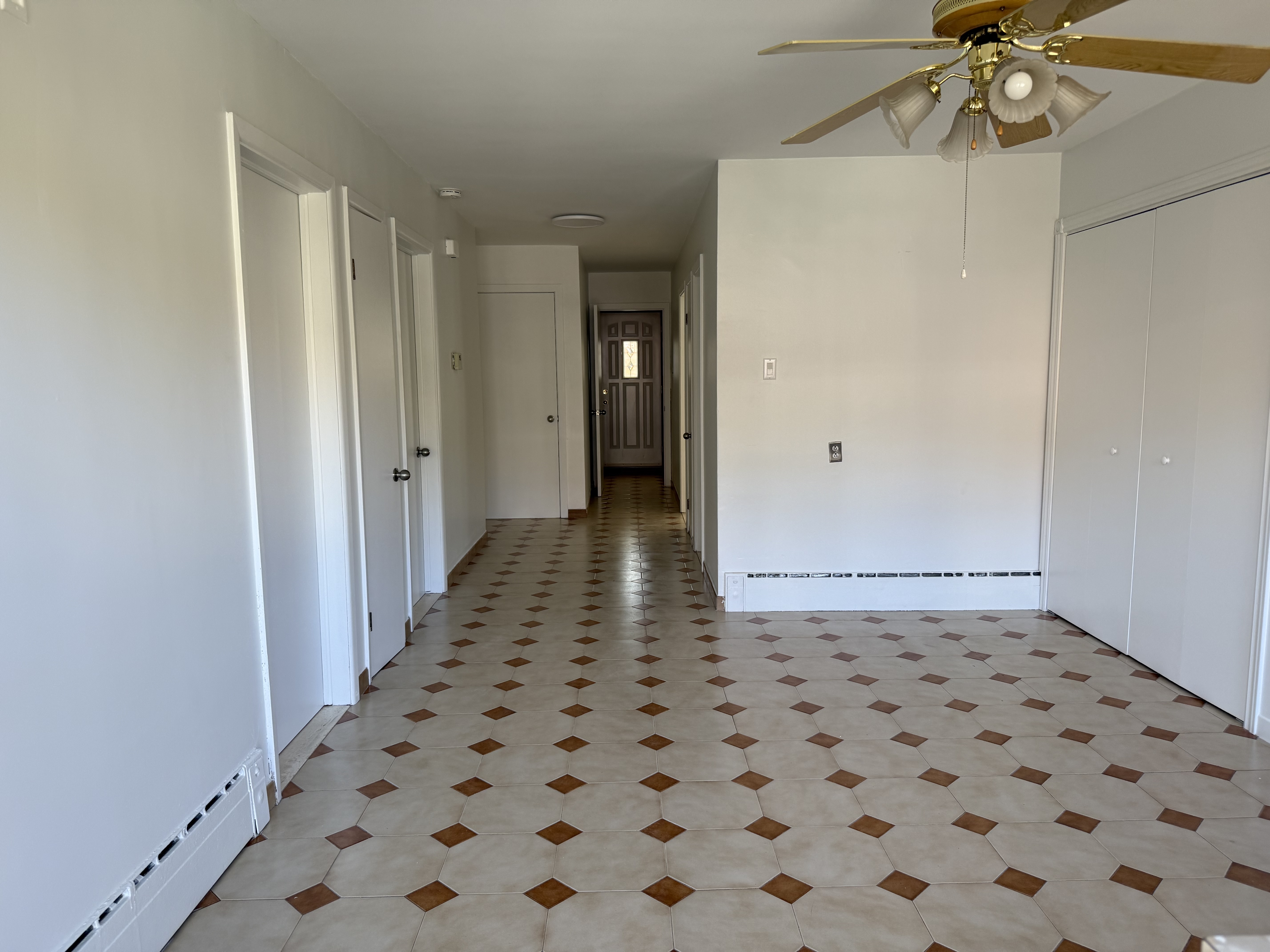 À louer – Spacieux 5½ rénové sur 2 étages avec garage et cour arrière***For Rent – Spacious Renovated 5½ on 2 Floors with Garage and Backyard | 1206233705