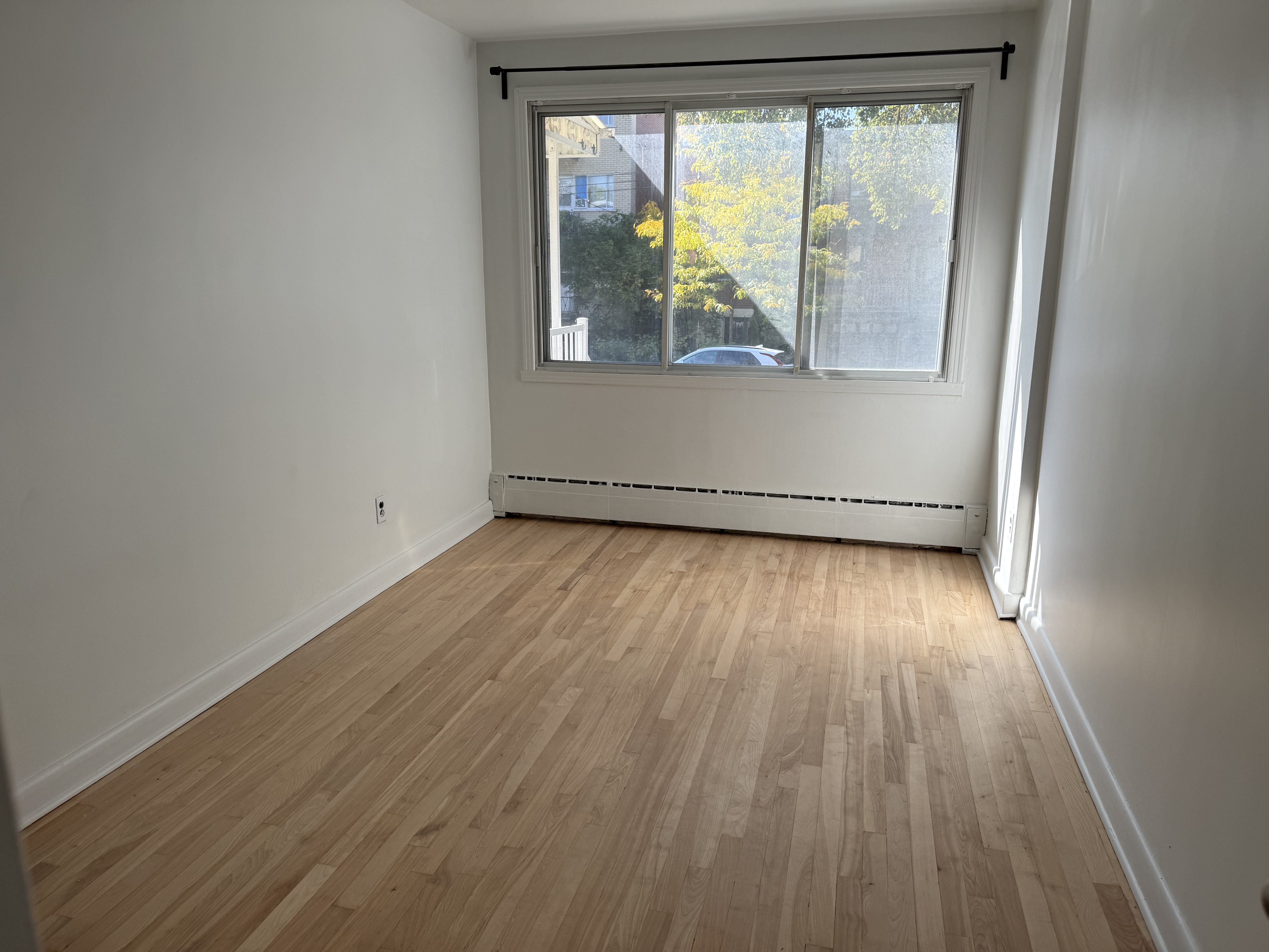 À louer – Spacieux 5½ rénové sur 2 étages avec garage et cour arrière***For Rent – Spacious Renovated 5½ on 2 Floors with Garage and Backyard | 1206233705