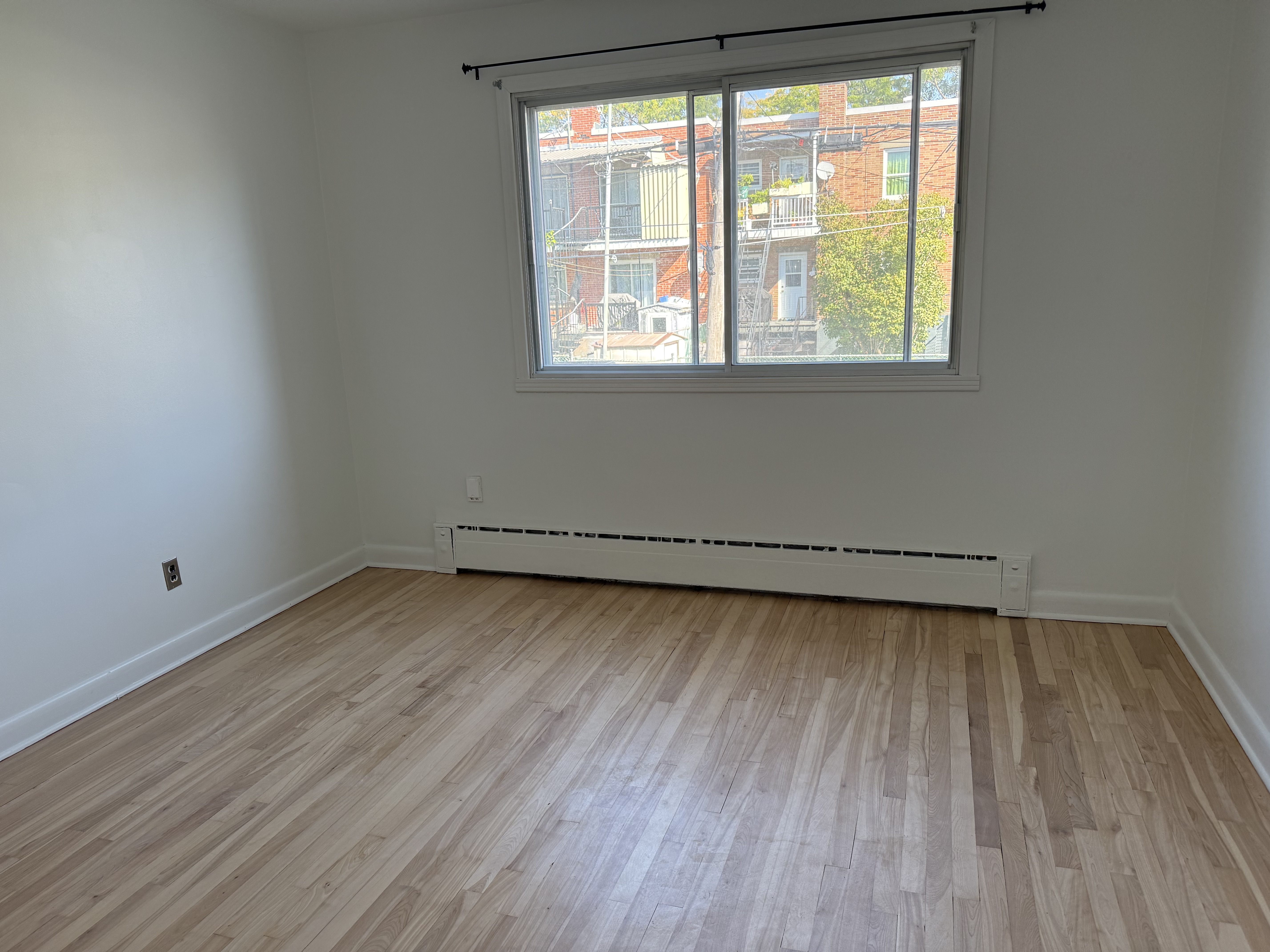 À louer – Spacieux 5½ rénové sur 2 étages avec garage et cour arrière***For Rent – Spacious Renovated 5½ on 2 Floors with Garage and Backyard | 1206233705