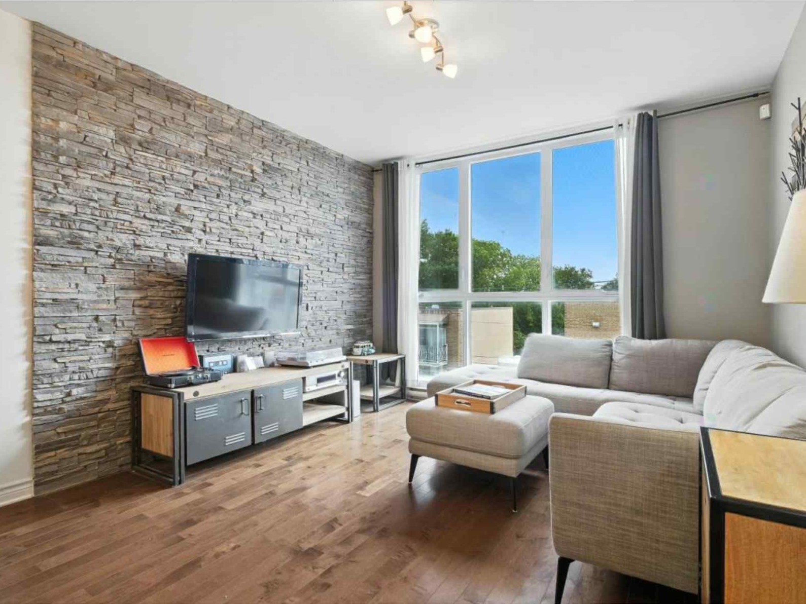 Magnifique 4 1/2 Condo Semi-Meublé avec Terrasse sur le Toit et Vue sur le Mont-Royal – Ahuntsic-Cartierville | 1866139413