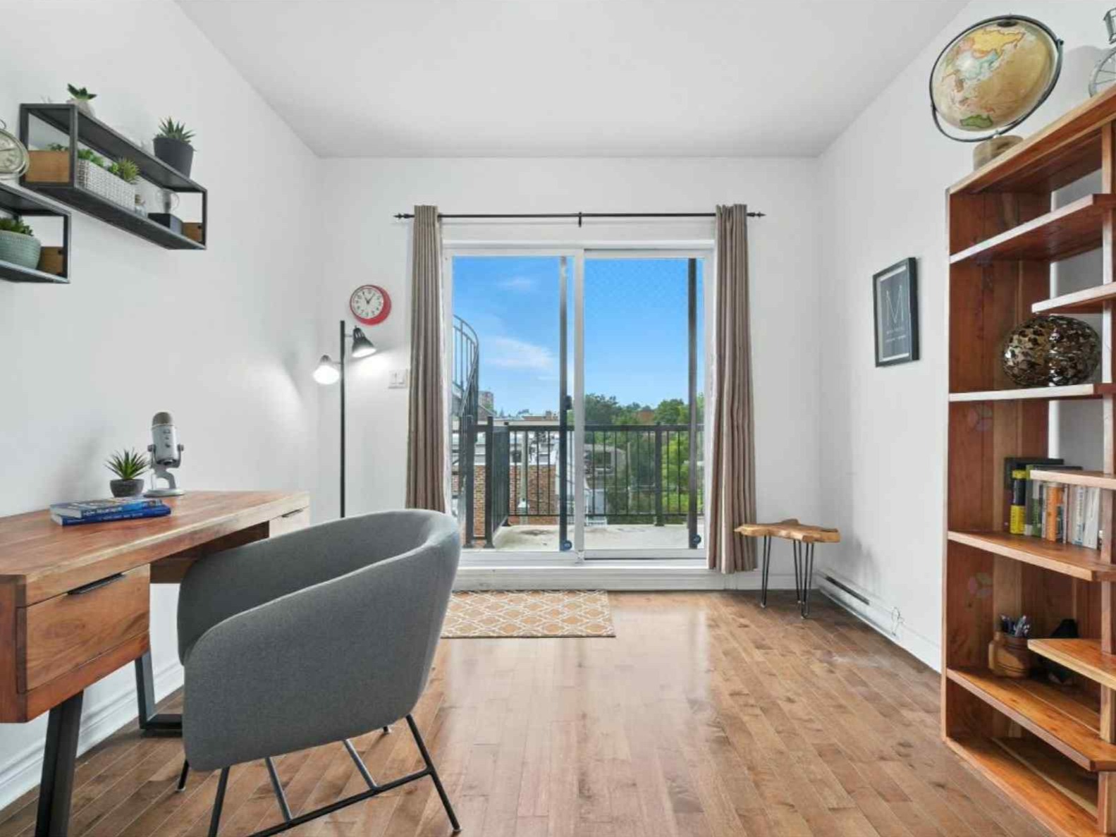 Magnifique 4 1/2 Condo Semi-Meublé avec Terrasse sur le Toit et Vue sur le Mont-Royal – Ahuntsic-Cartierville | 1866139413