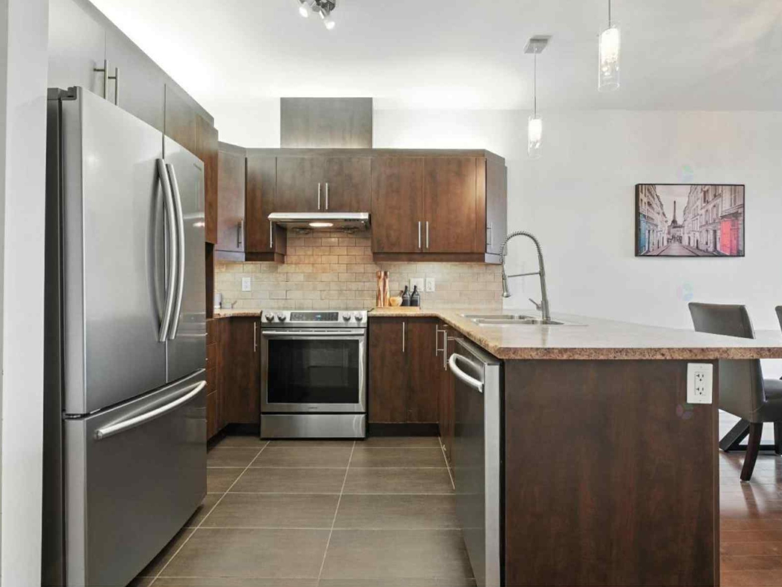 Magnifique 4 1/2 Condo Semi-Meublé avec Terrasse sur le Toit et Vue sur le Mont-Royal – Ahuntsic-Cartierville | 1866139413