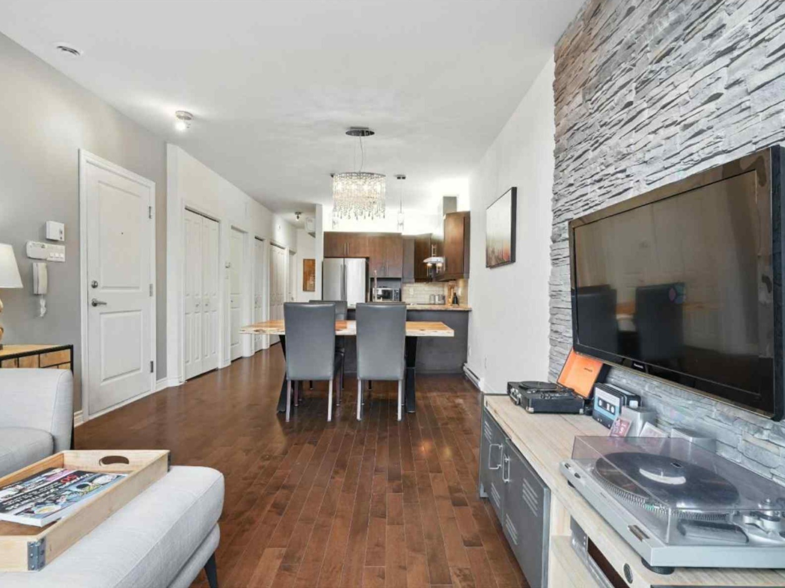 Magnifique 4 1/2 Condo Semi-Meublé avec Terrasse sur le Toit et Vue sur le Mont-Royal – Ahuntsic-Cartierville | 1866139413