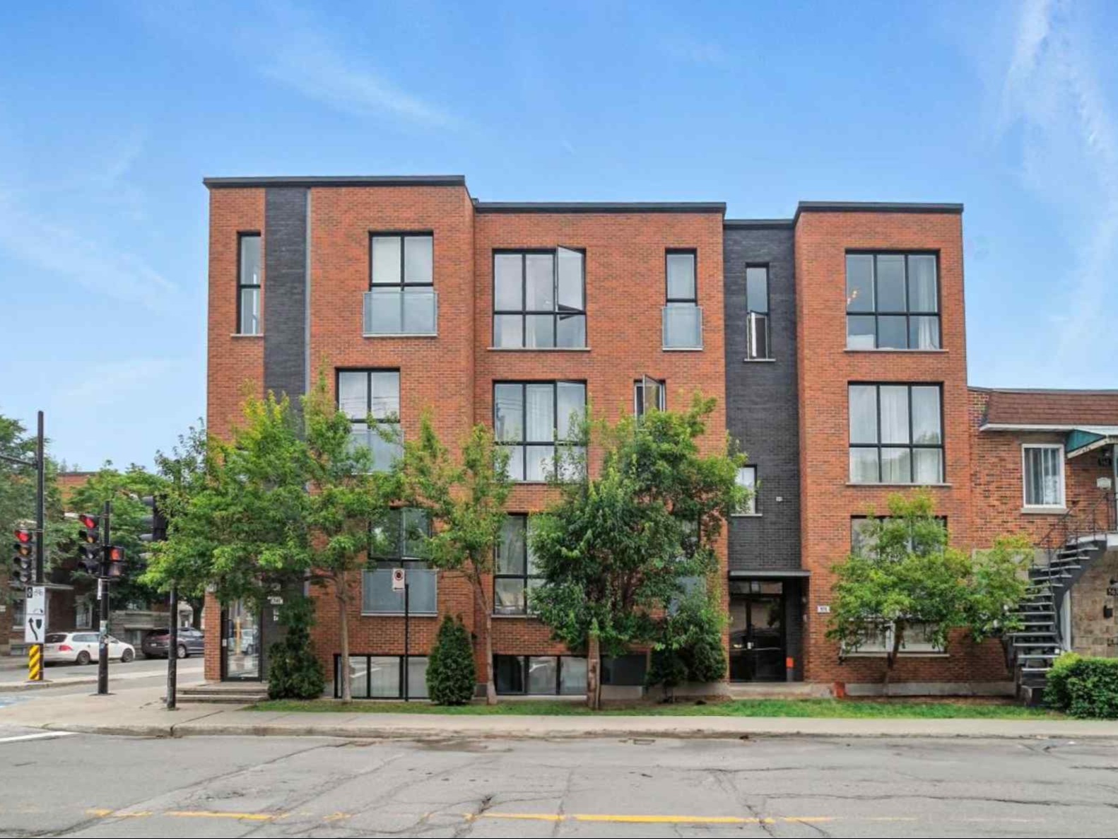 Magnifique 4 1/2 Condo Semi-Meublé avec Terrasse sur le Toit et Vue sur le Mont-Royal – Ahuntsic-Cartierville | 1866139413