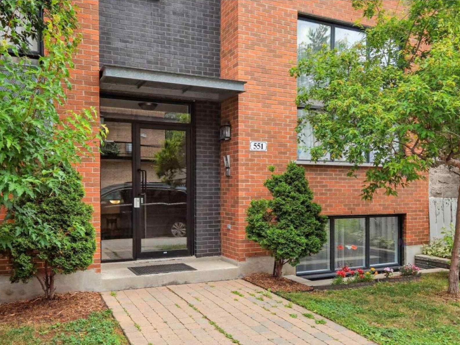 Magnifique 4 1/2 Condo Semi-Meublé avec Terrasse sur le Toit et Vue sur le Mont-Royal – Ahuntsic-Cartierville | 1866139413