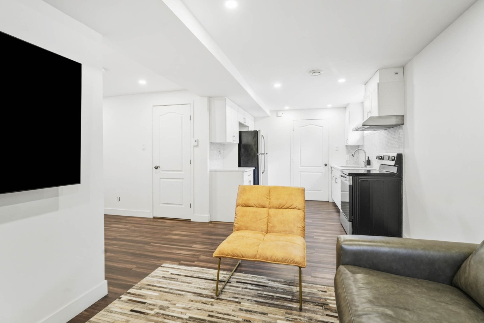 🔥 Bachelor entièrement rénové meublé 🏠  | 1303790560