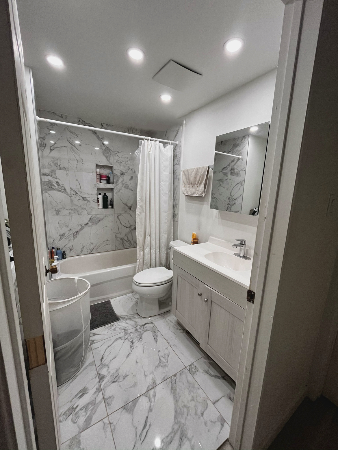 5 1/2 for rent 1577$ monthly in ndg | 2067951363