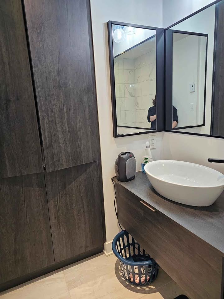 condo moderne avec balcon 3 1/2, tout équipé, pièce dressing, vide ou meublé, piscine, terrasse, barbecue, transports | 1370830793