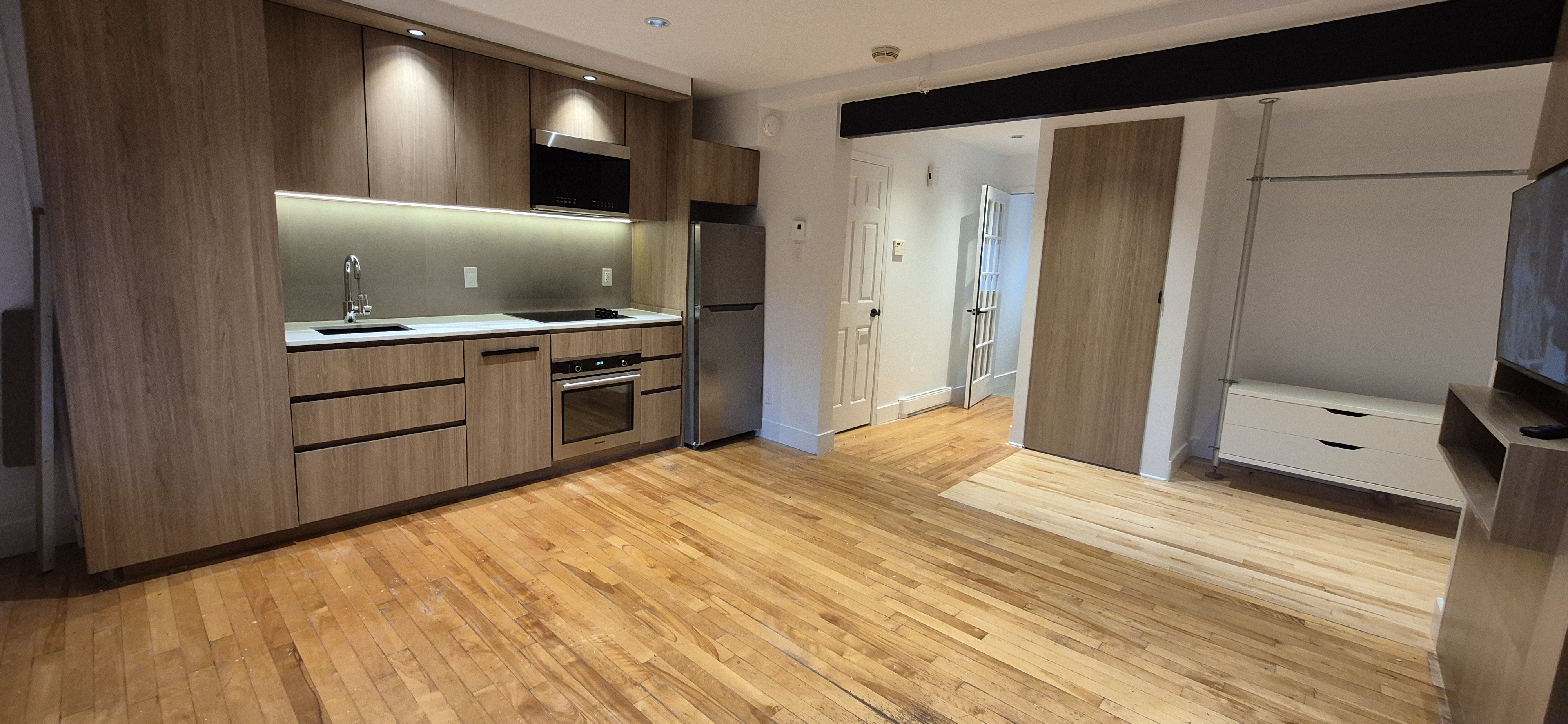 Studio TOUT INCLUS : Internet Illimité, TV, Lit, Électros! PRÊT-À-VIVRE! | 550796544