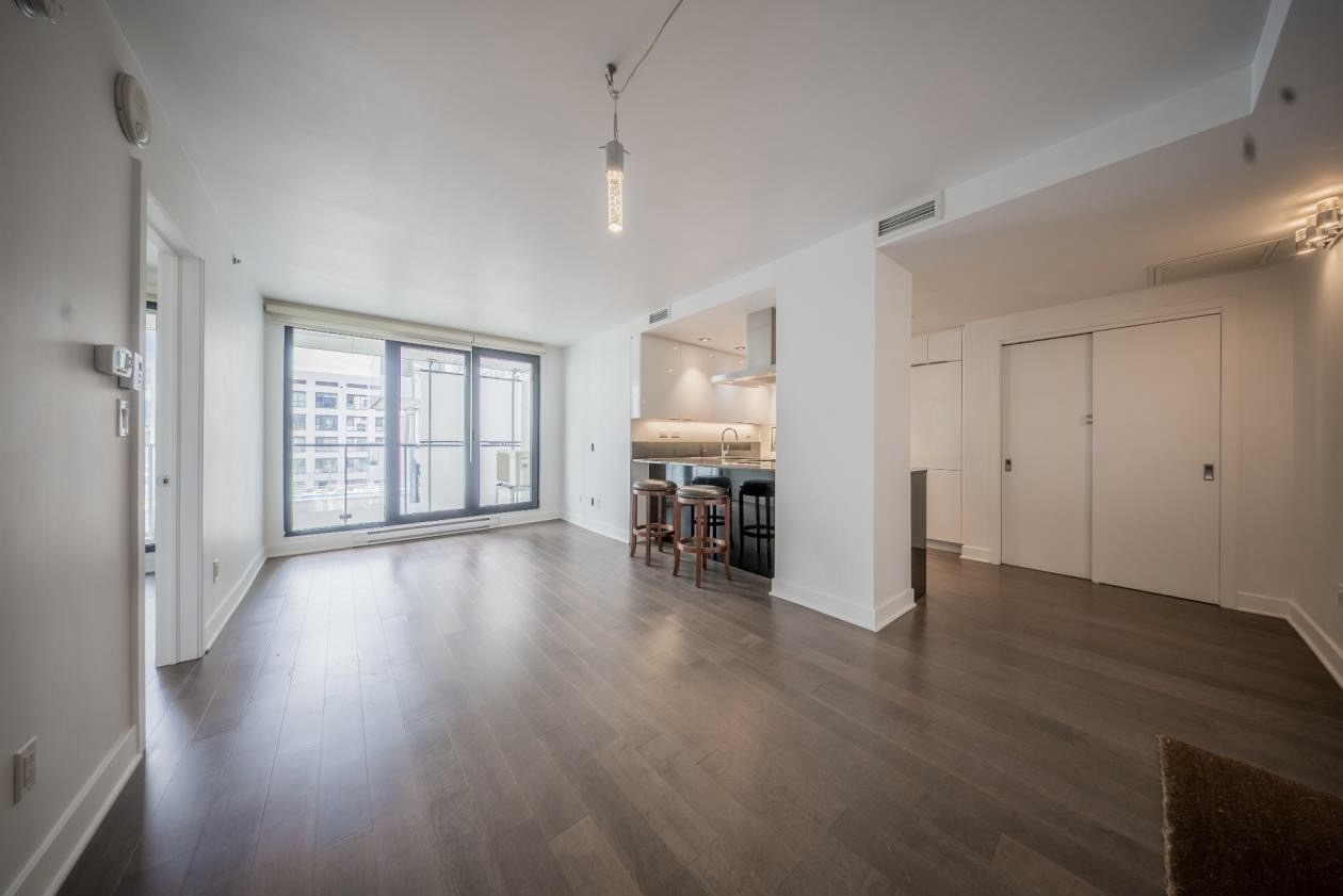 Old Montreal Condo 3½ | Top Floor | Double Balcony | Quiet | 236131178