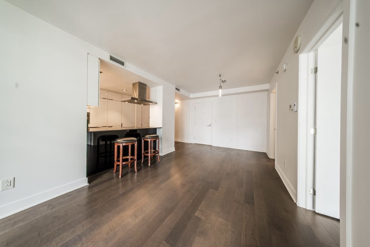 Old Montreal Condo 3½ | Top Floor | Double Balcony | Quiet | 236131178