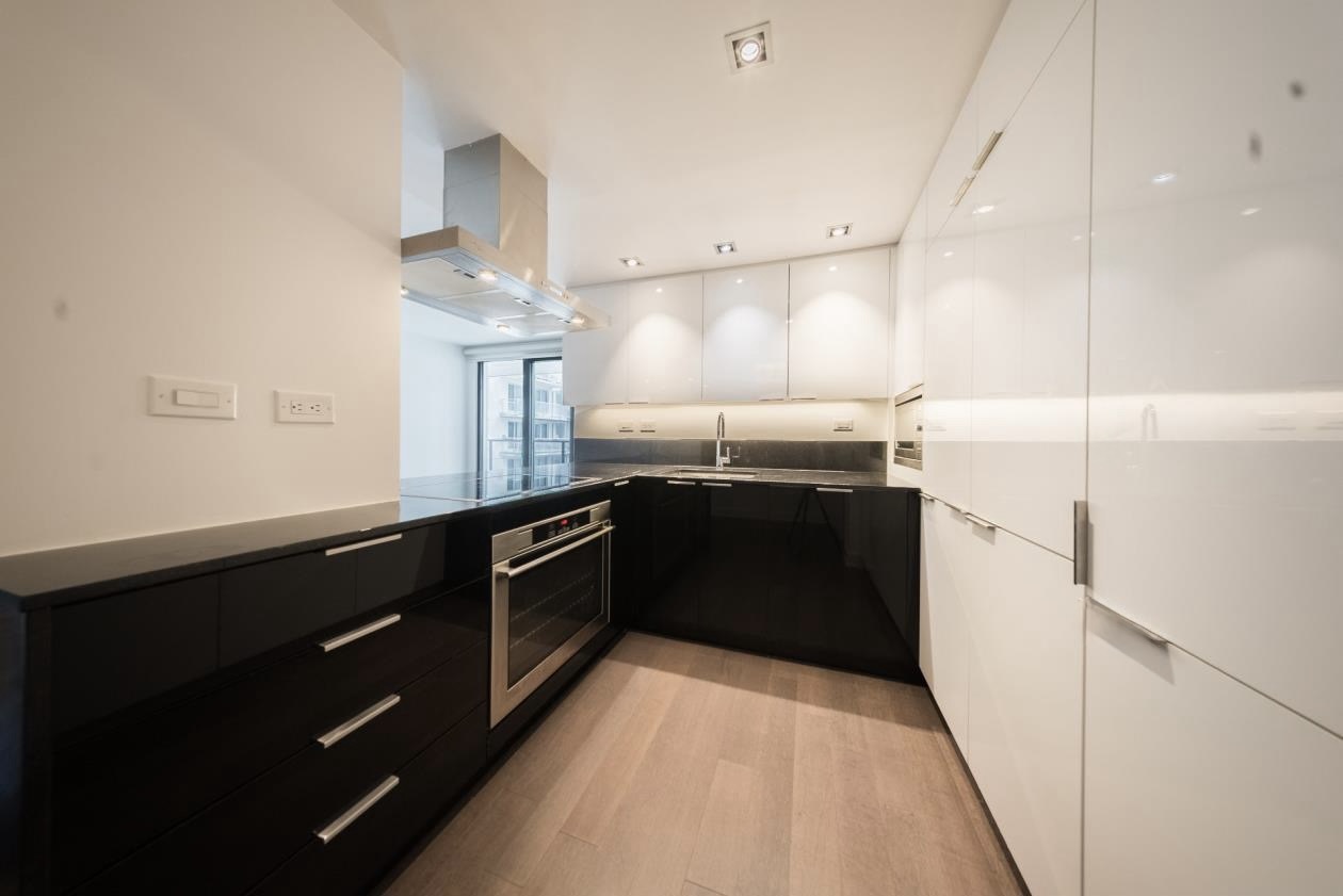 Old Montreal Condo 3½ | Top Floor | Double Balcony | Quiet | 236131178