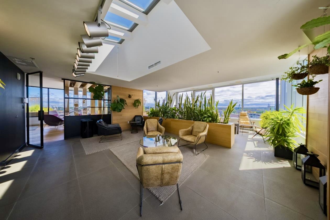 Old Montreal Condo 3½ | Top Floor | Double Balcony | Quiet | 236131178